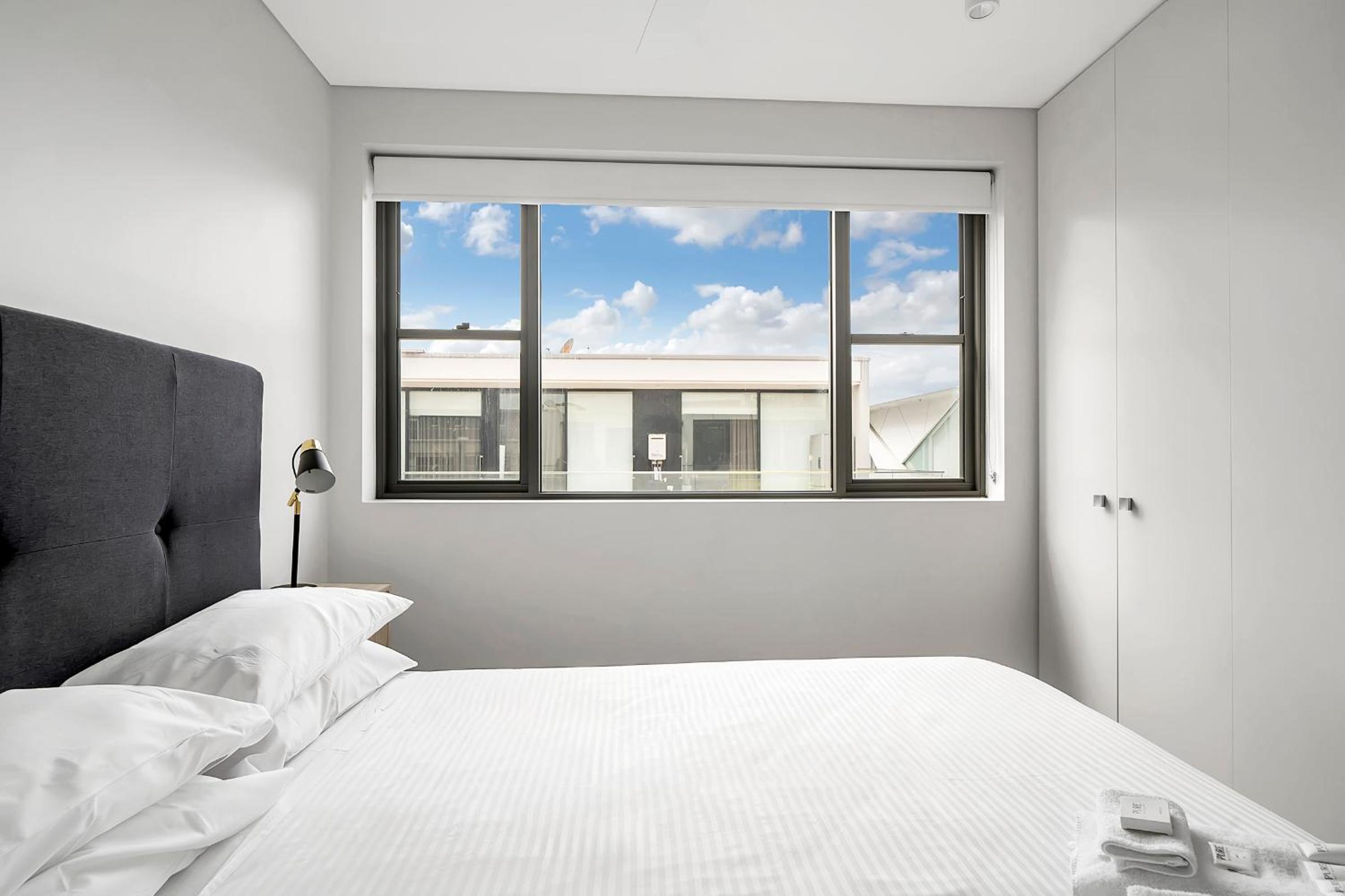 Stylish 1BR Apartment with Skylight near Bondi Beach
