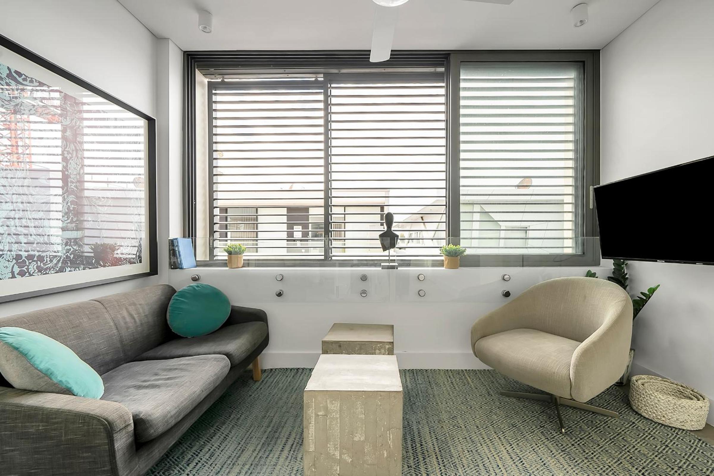 Stylish 1BR Apartment with Skylight near Bondi Beach
