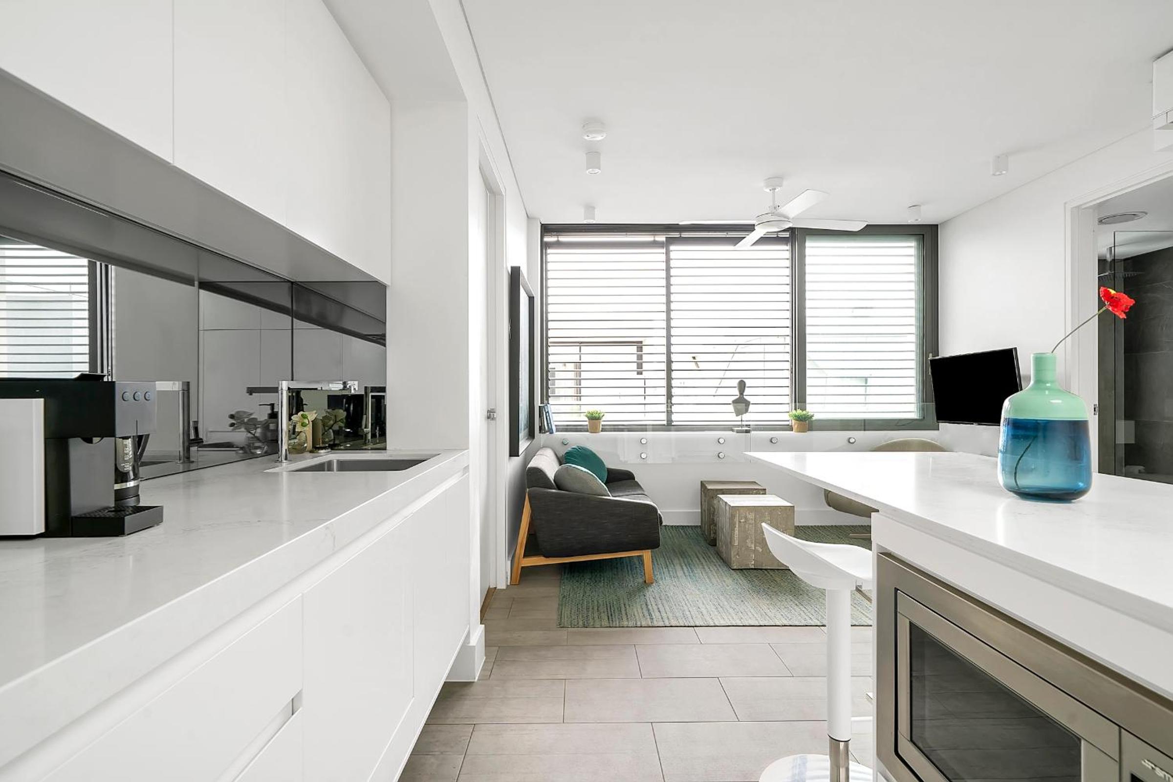 Stylish 1BR Apartment with Skylight near Bondi Beach