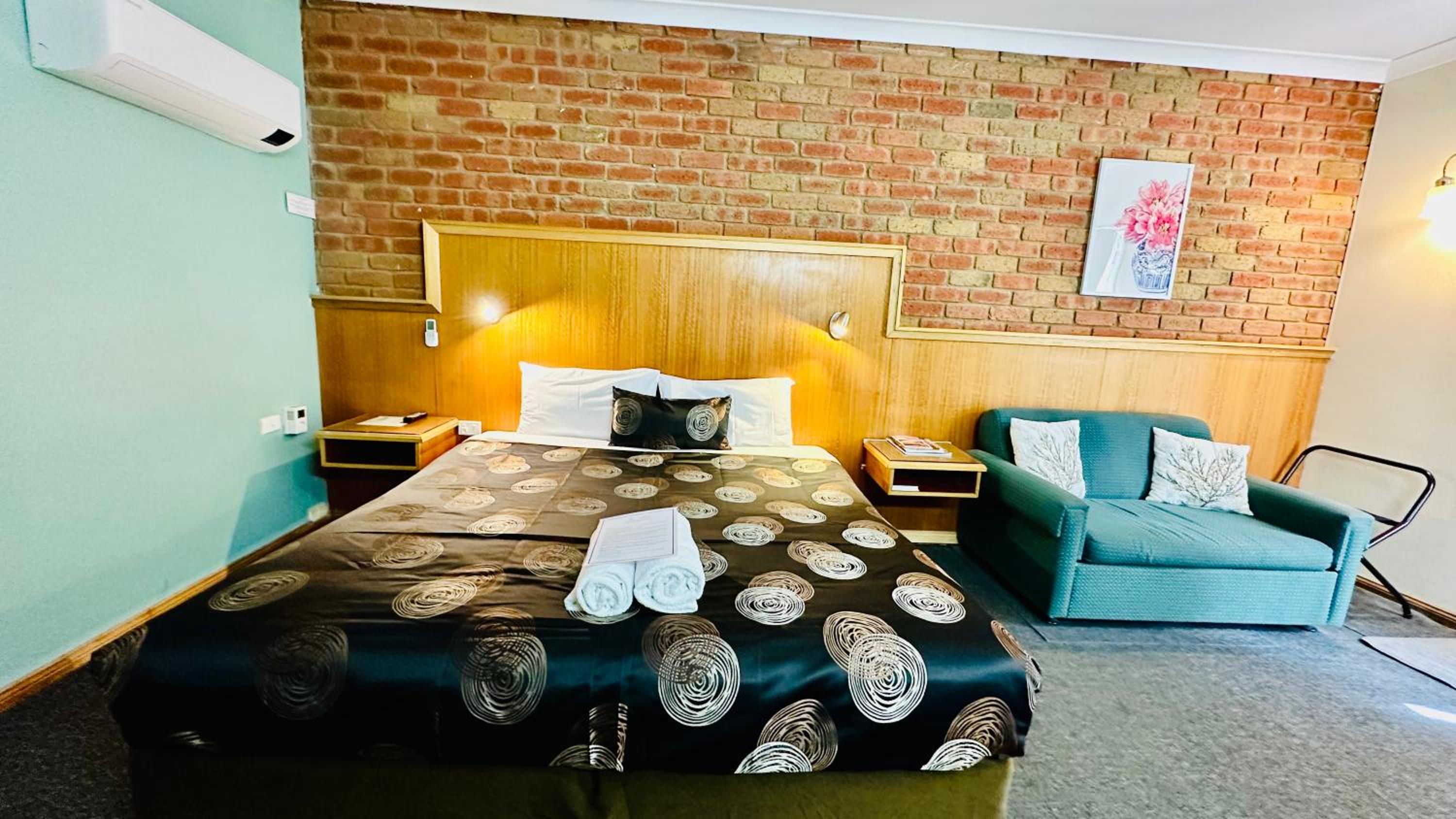Early Australian Motor Inn