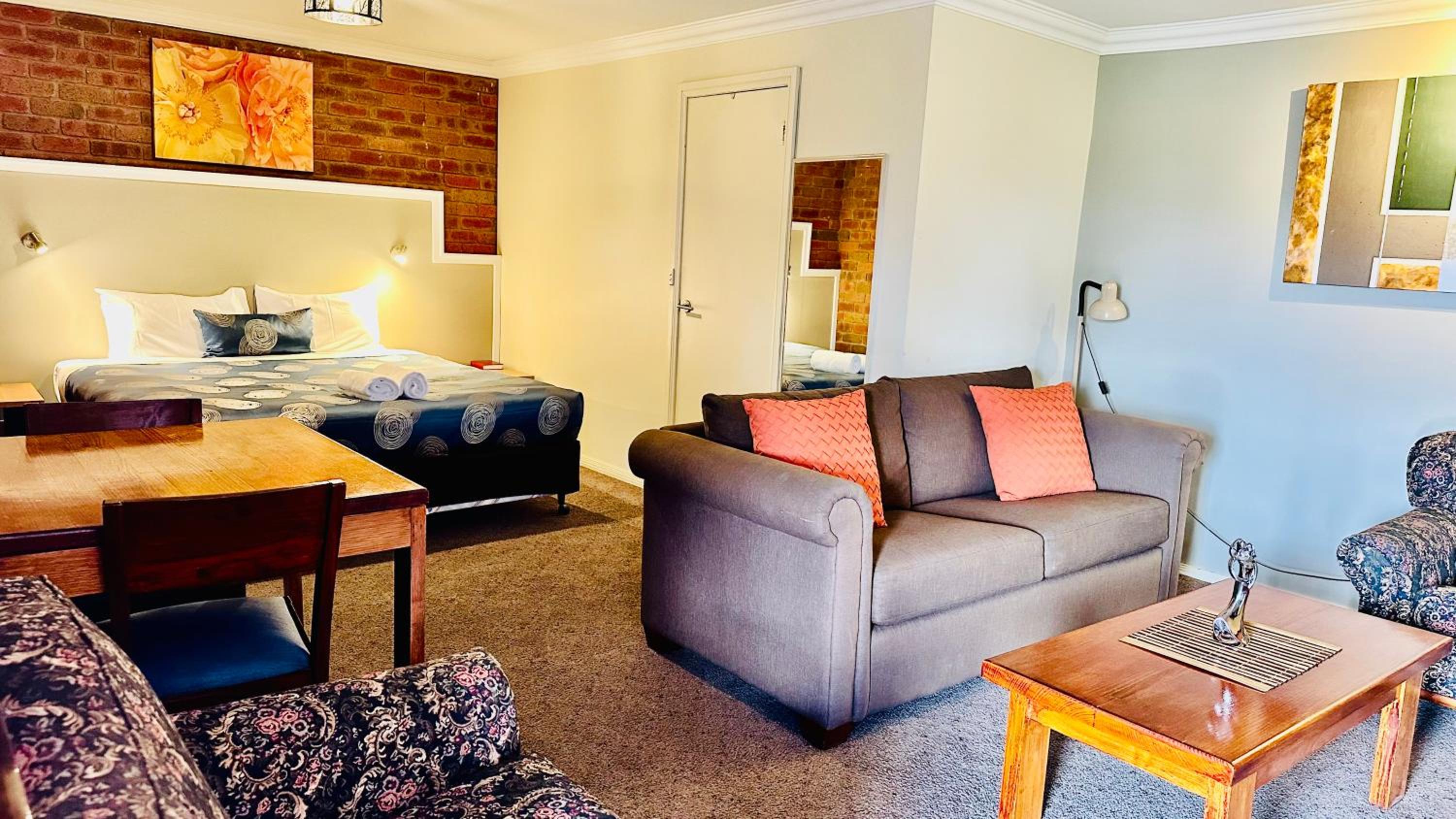 Early Australian Motor Inn