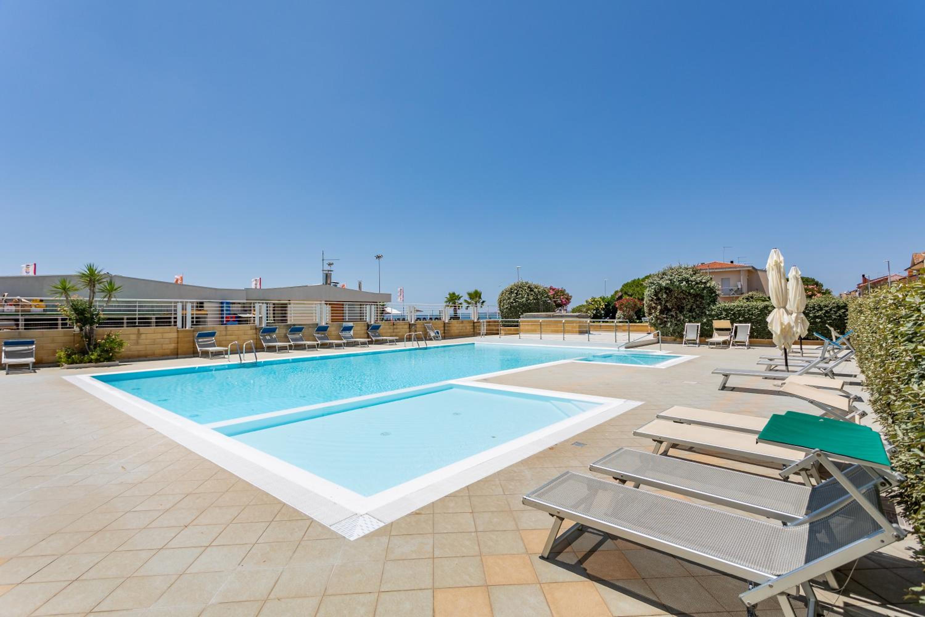 La Casa Del Sole - Appartamento con piscina frontemare a pochi minuti da Oristano