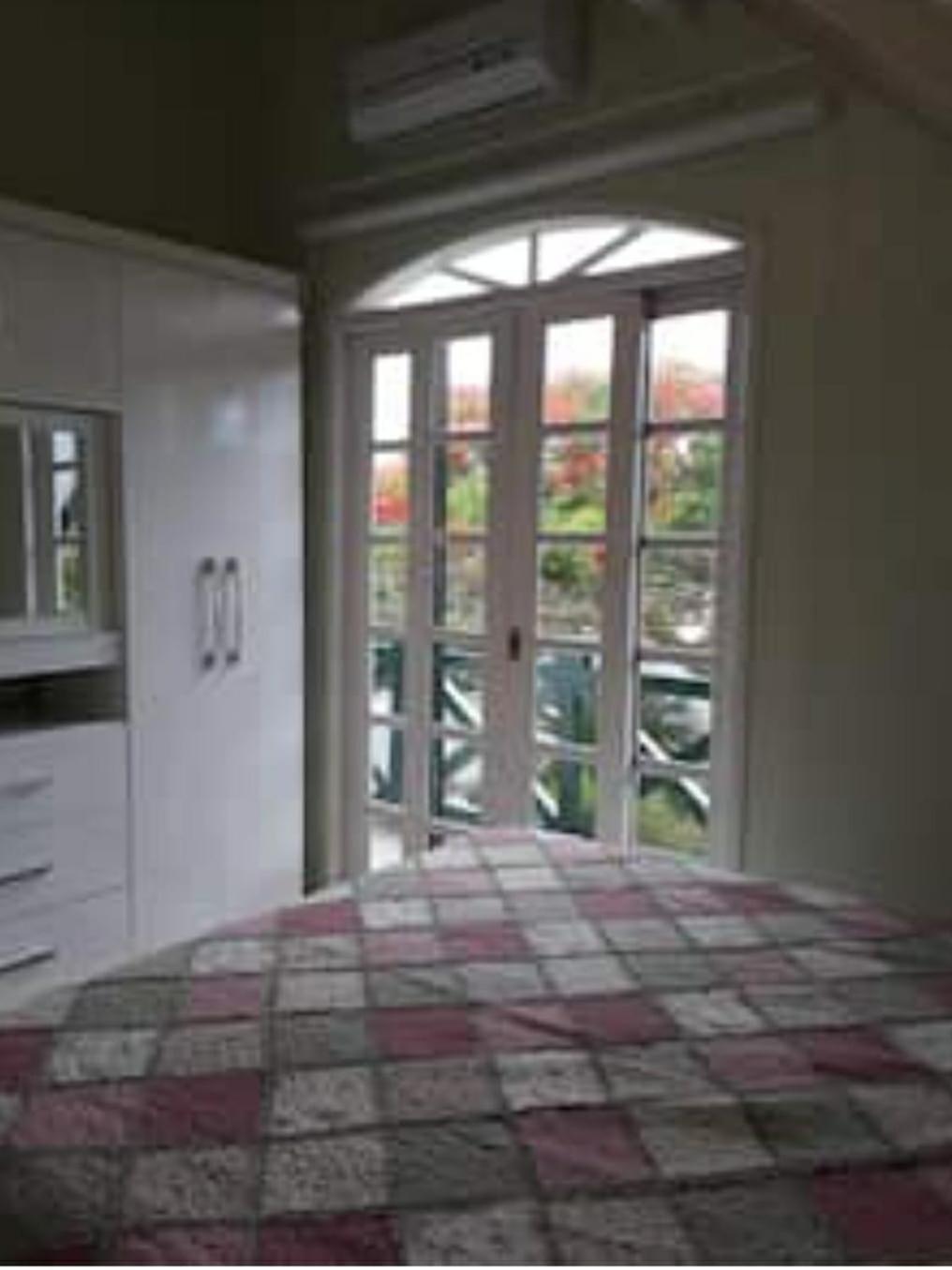 Casa com piscina Ingleses 0172