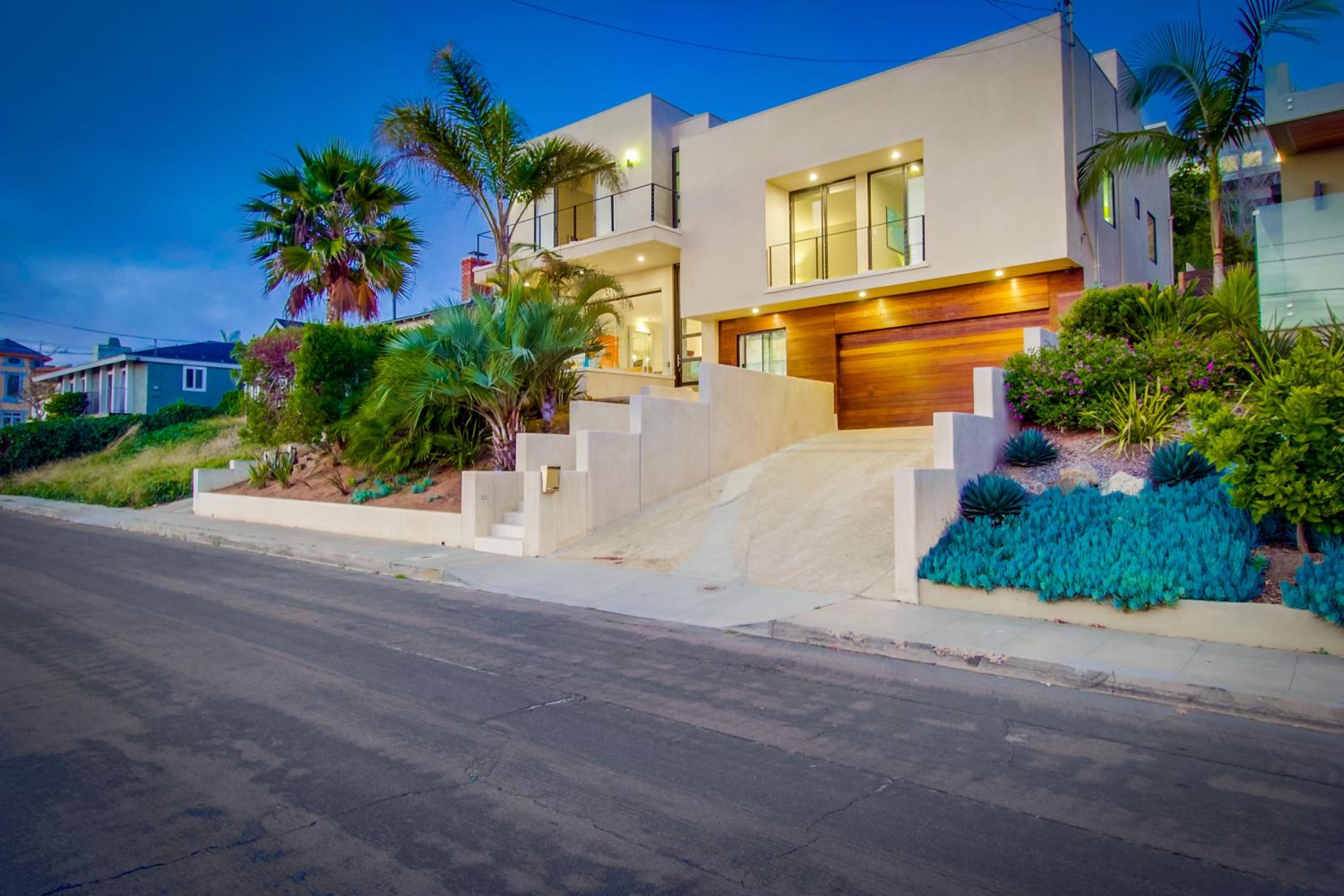 Hotel Sunset Cliffs Modern Luxury Estate w Ocean Views, Oversized Spa, AC, Yard! - Image 1