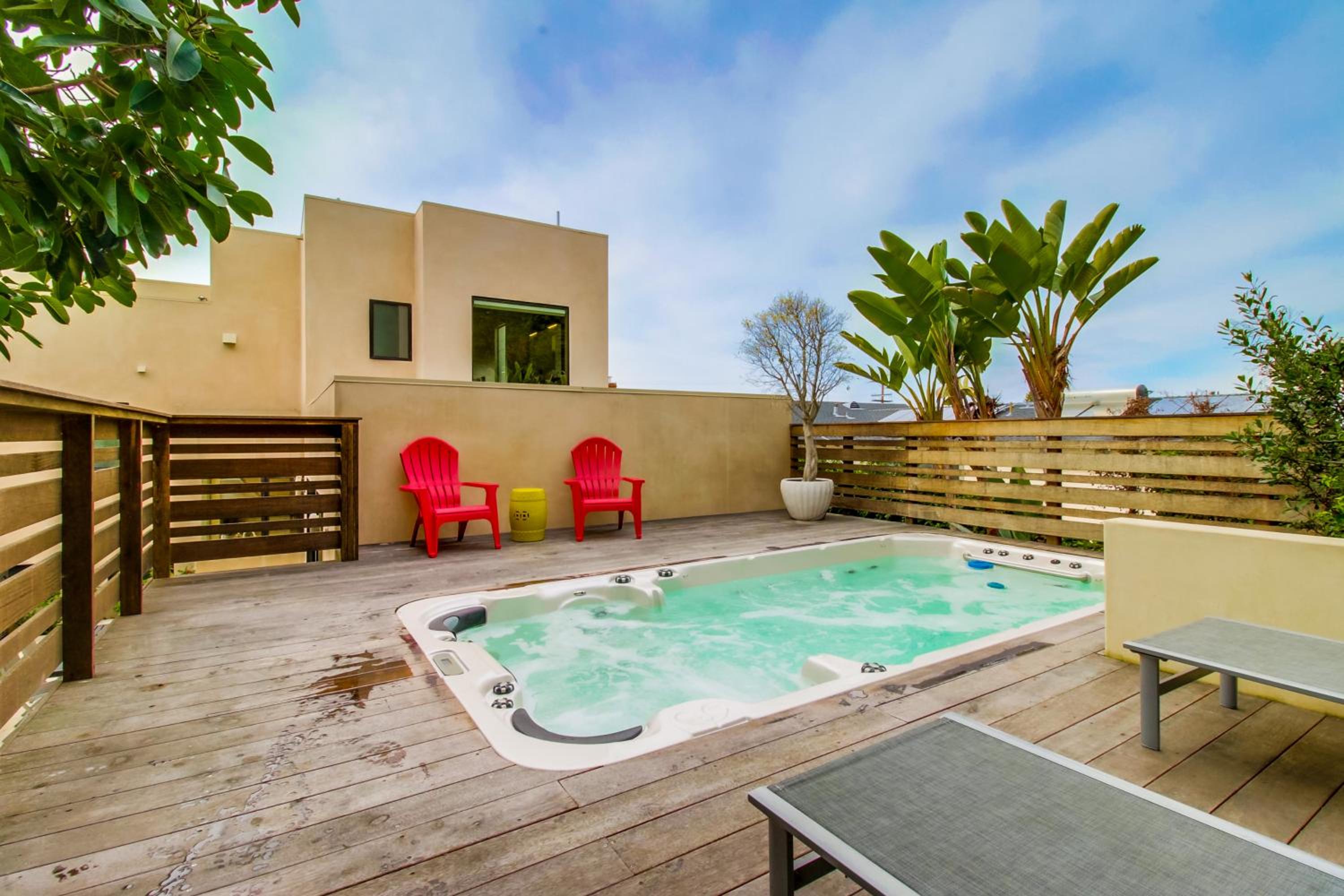 Sunset Cliffs Modern Luxury Estate w Ocean Views, Oversized Spa, AC, Yard! view 4