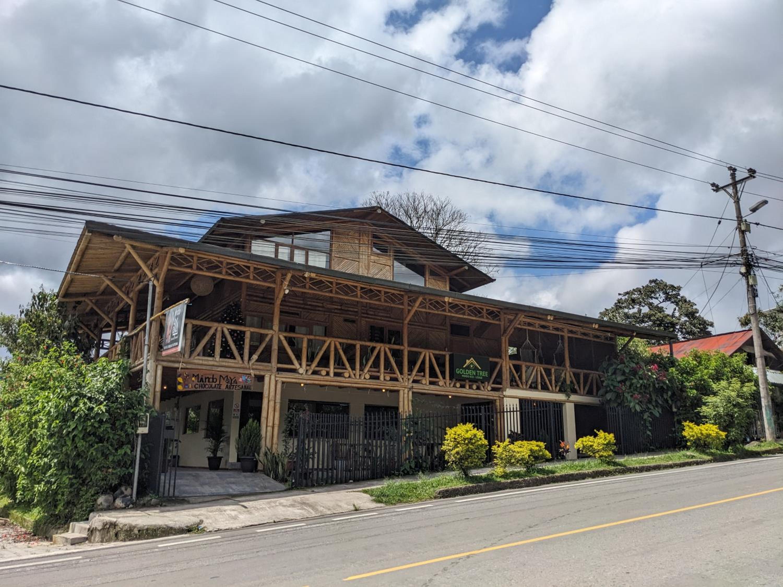 GOLDEN TREE MINDO ECO-LODGE
