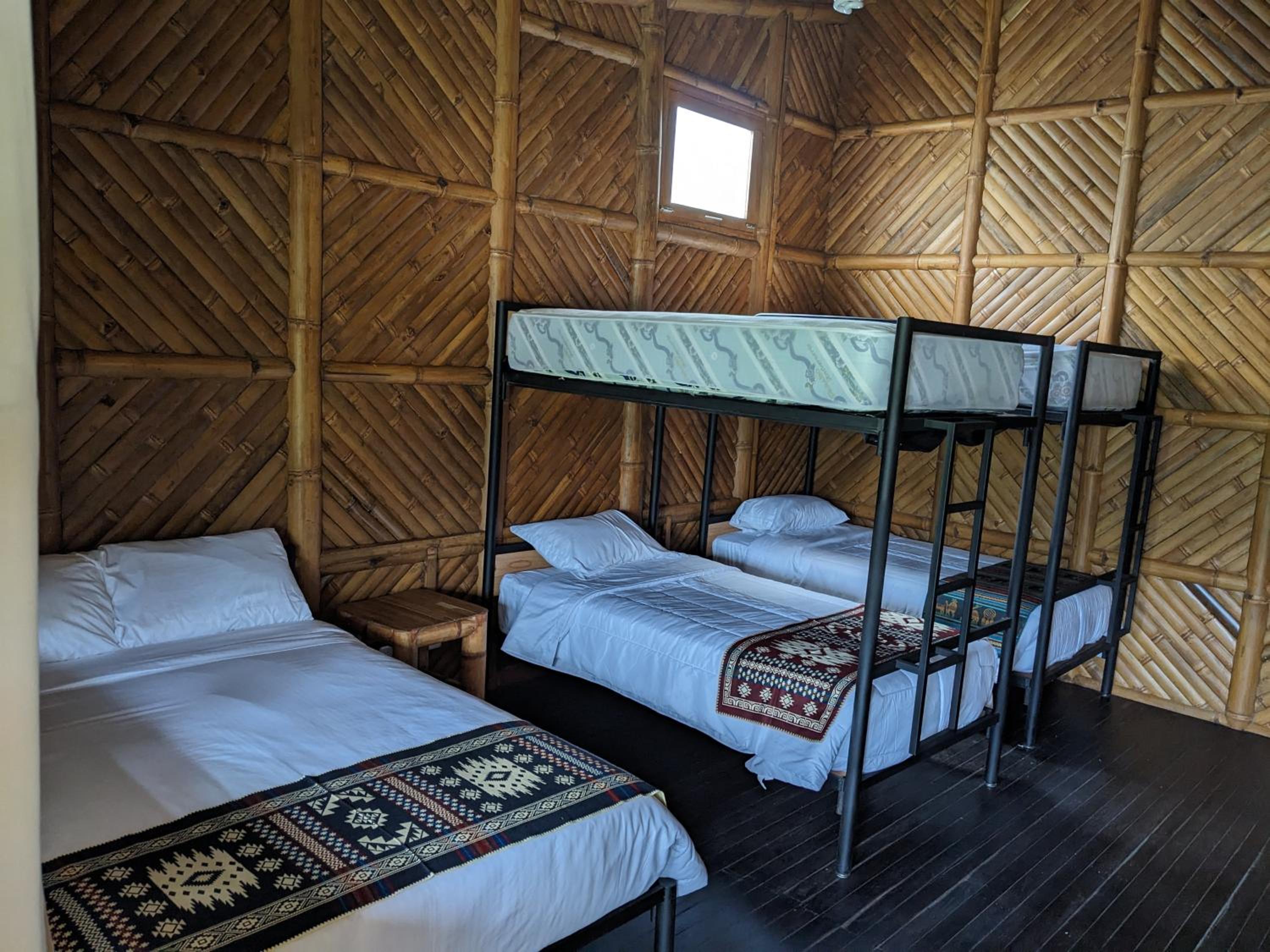 GOLDEN TREE MINDO ECO-LODGE