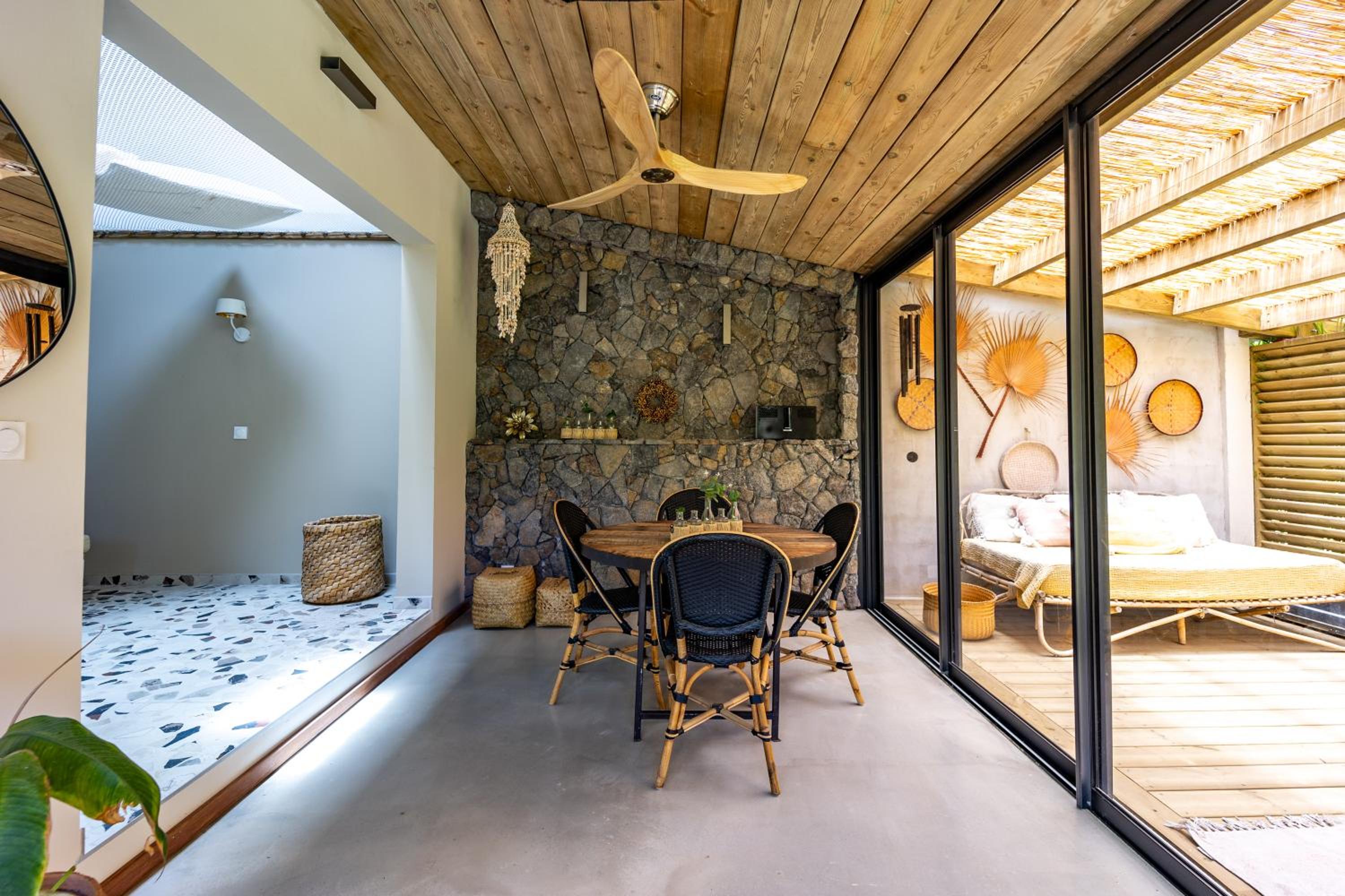 Villa GEORGETTE - Saint Gilles 50 M du lagon view 3