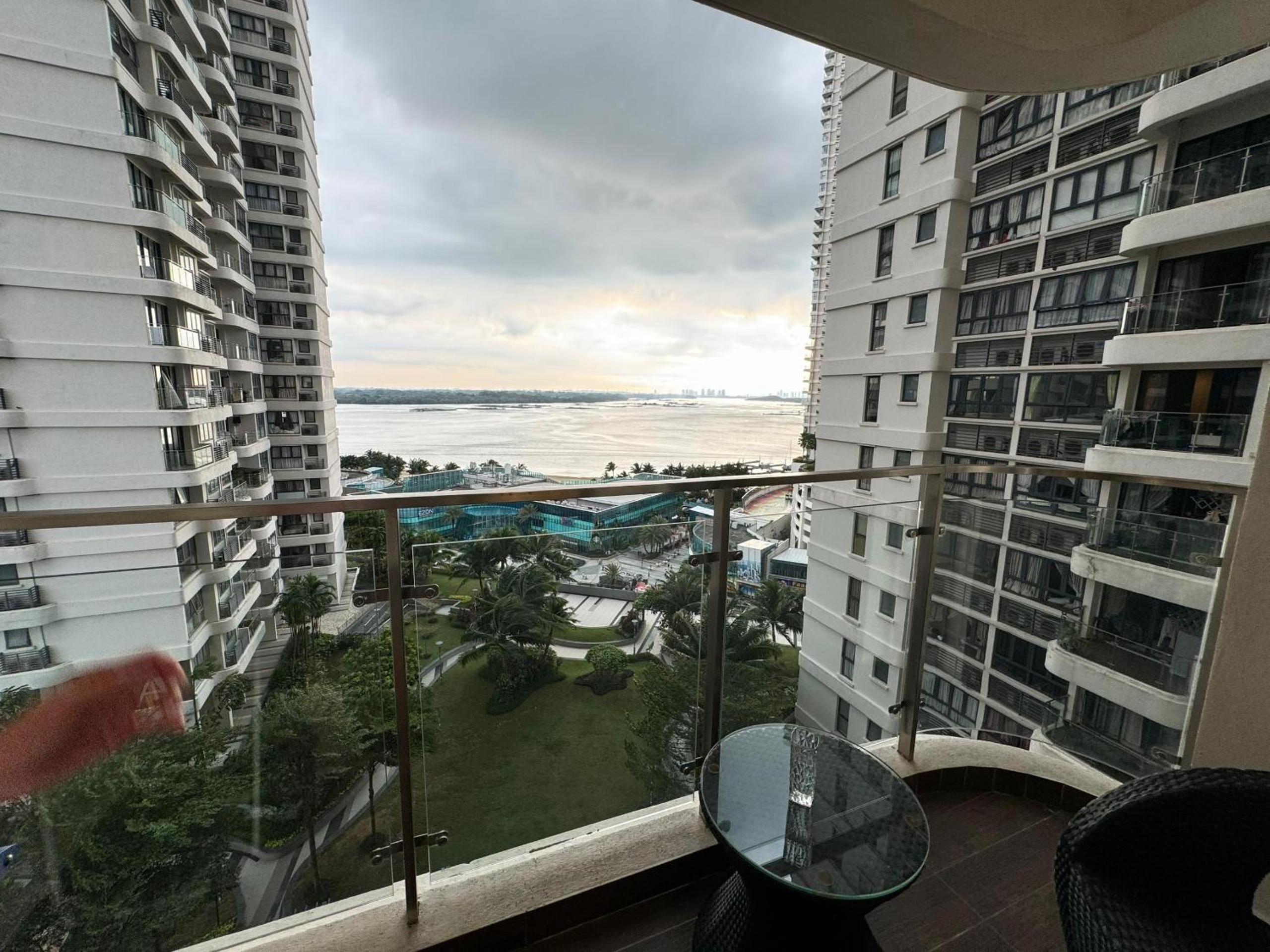 Dangabay 2bedroom Seaview Luxury Design Unit