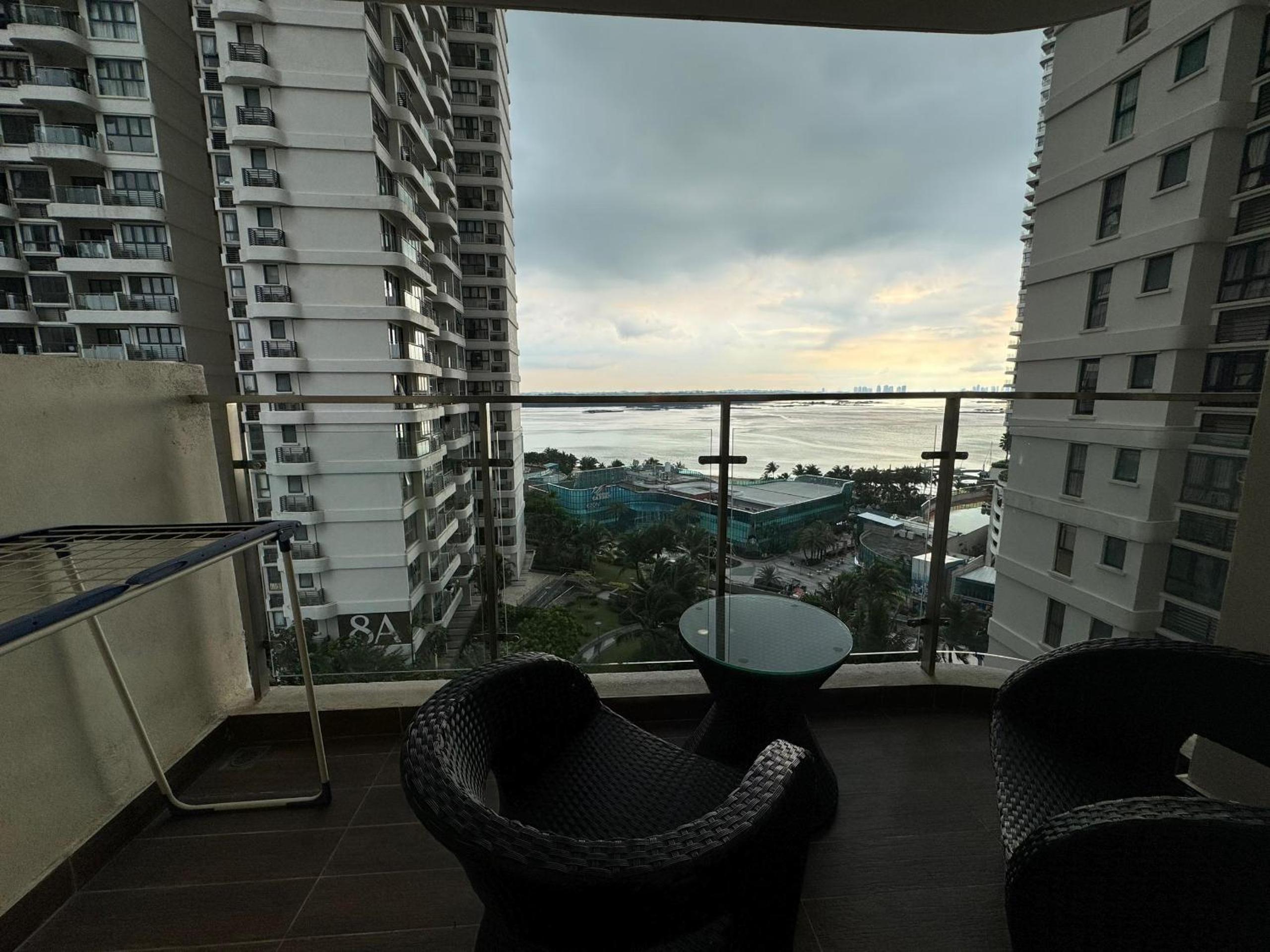 Dangabay 2bedroom Seaview Luxury Design Unit