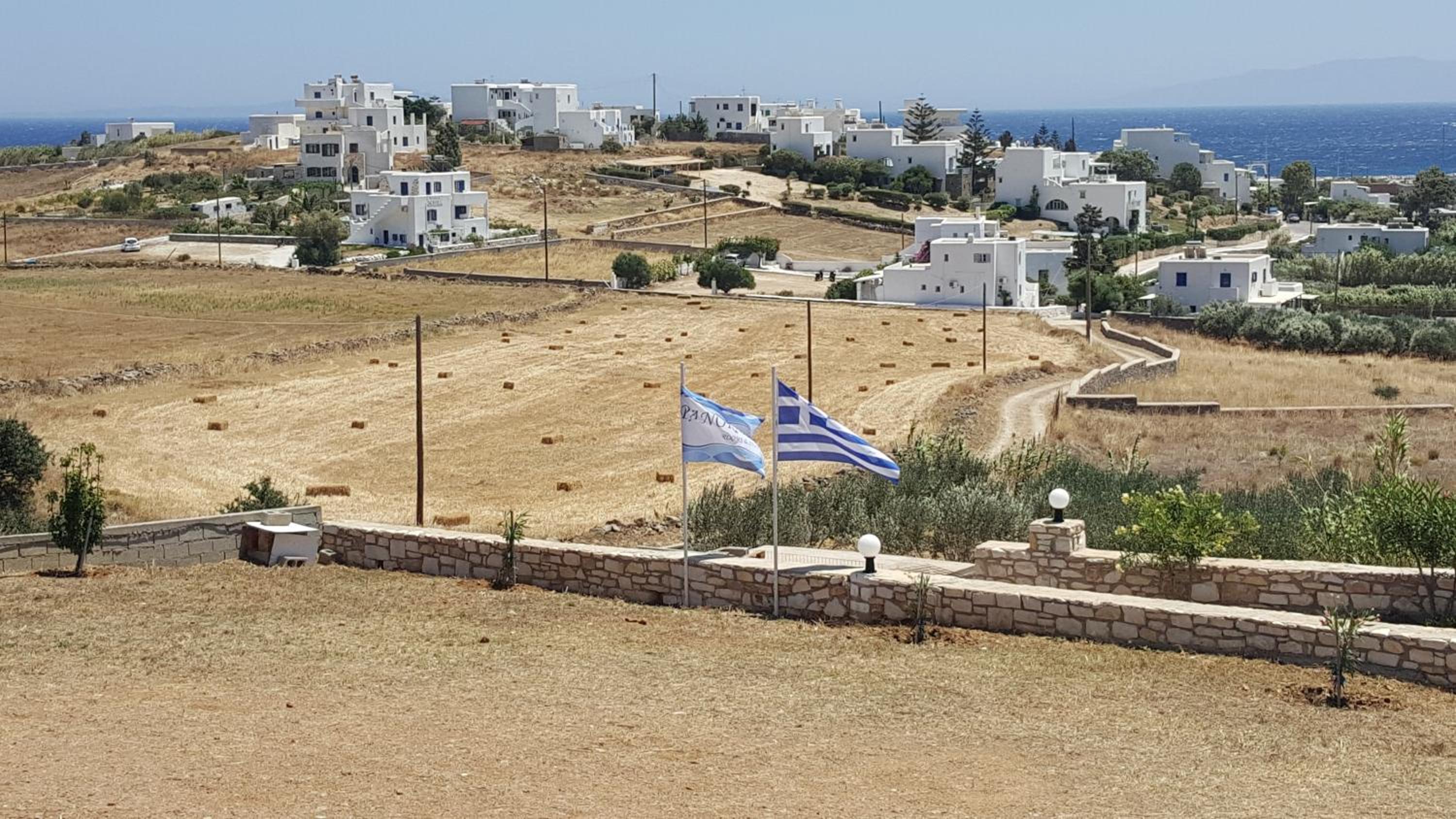 Panorama studios in PisoLivadi view 2