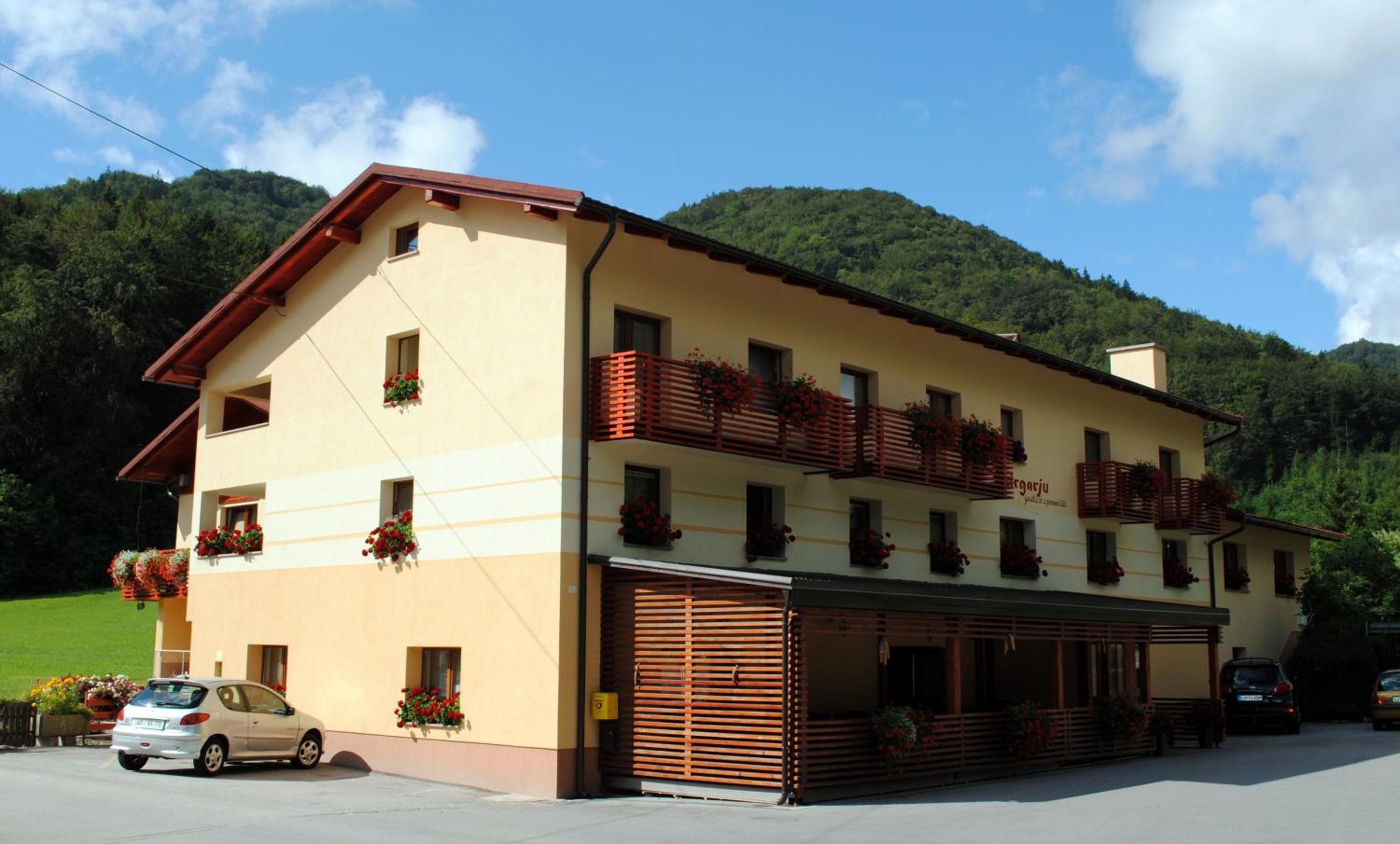 Pri Vidrgarju view 5