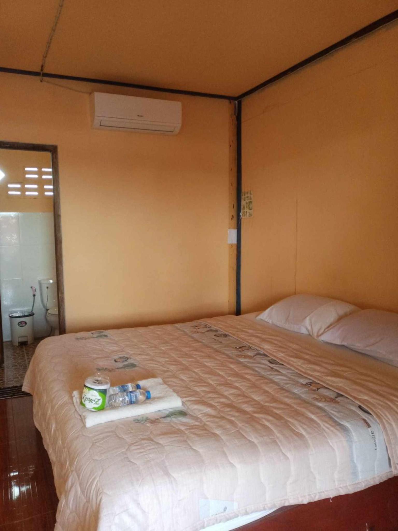 Mamapieng Riverview Bungalows view 2