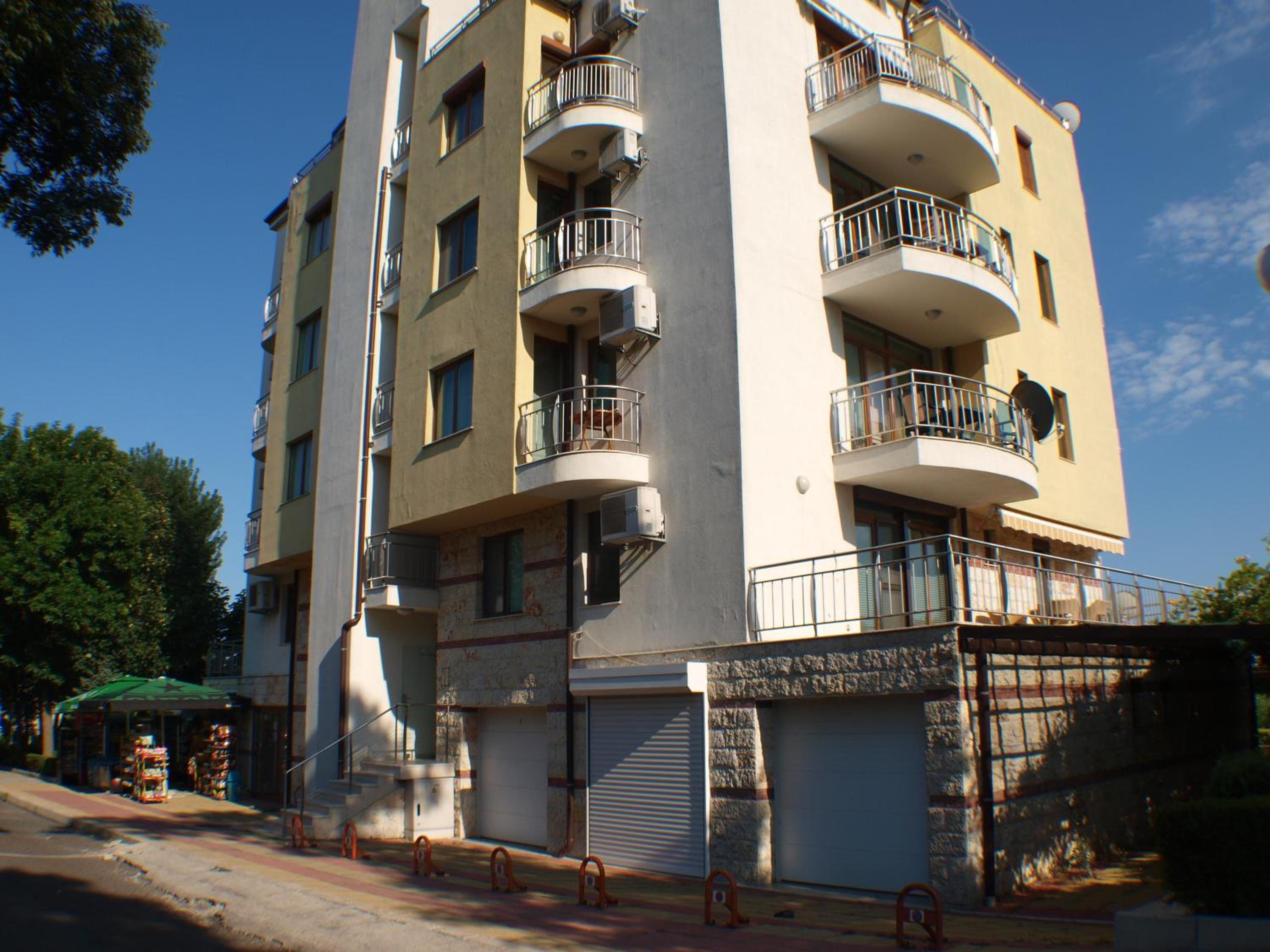 Photo 8