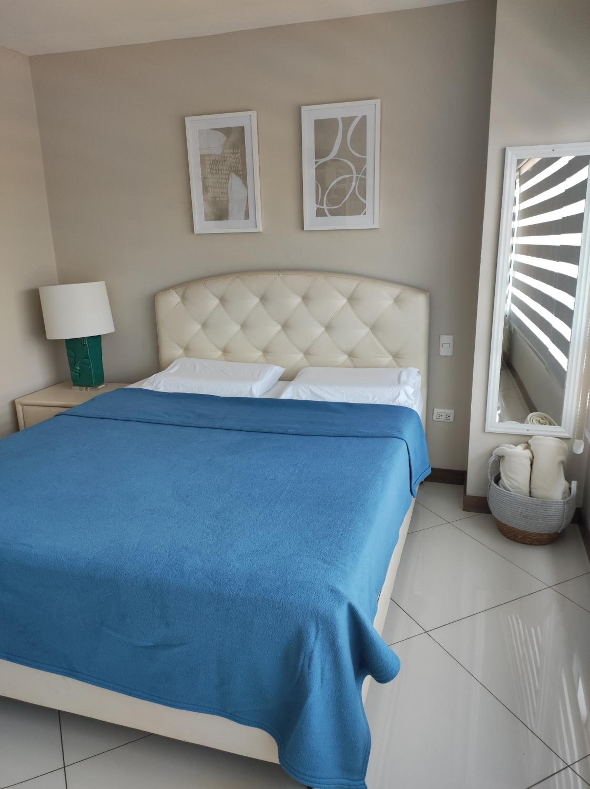 Suite at Pacific Plaza / Parque Empresarial Colón