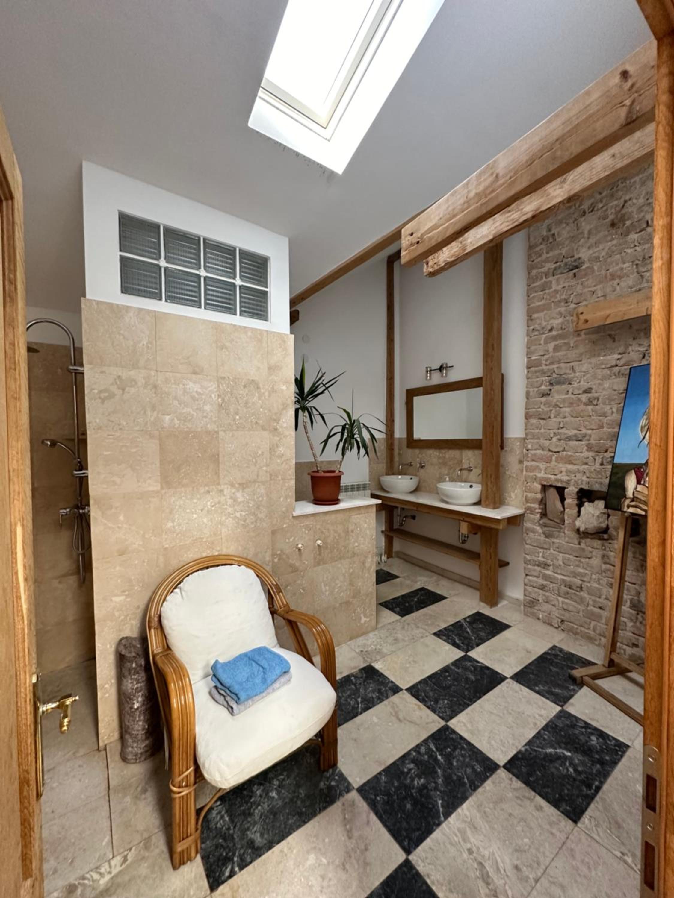 Rustic room 2 next to beach view 4