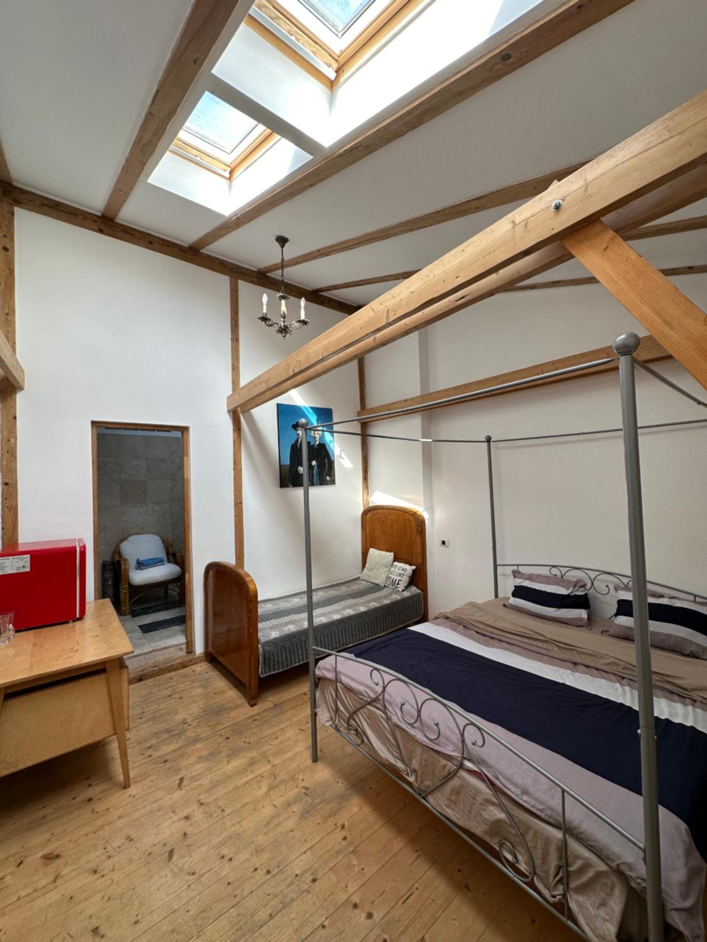 Rustic room 2 next to beach view 3