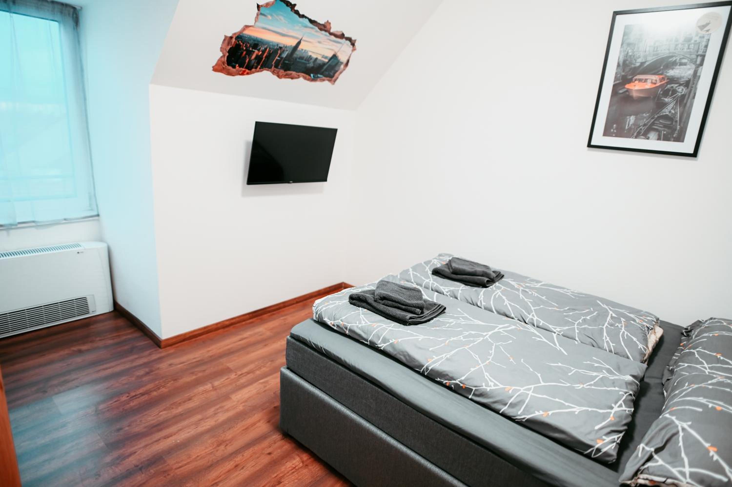 Vienna Shopping Center 12 Apartment