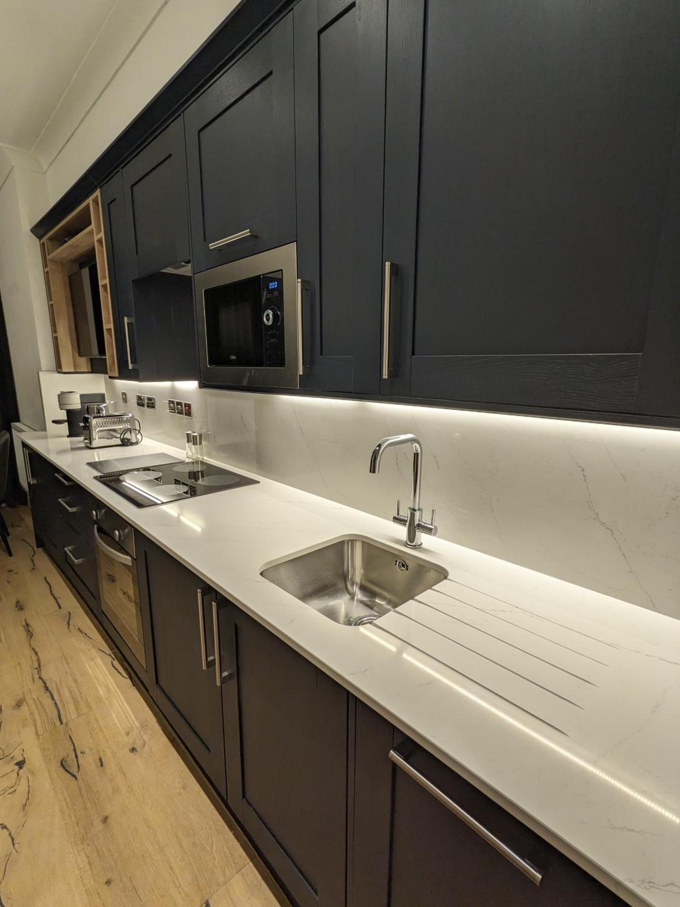 Modern aptmt, 2 Stops to Central London, Smart lock, Netflix view 3