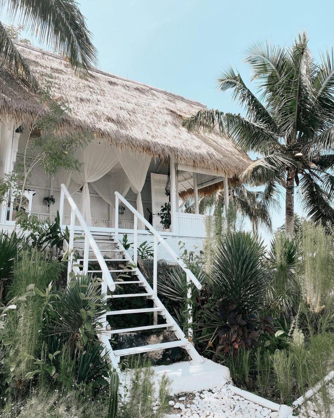 Tropical Glamping Nusa Penida - Private Romantic Seaside Bungalow Diamond Beach view 2