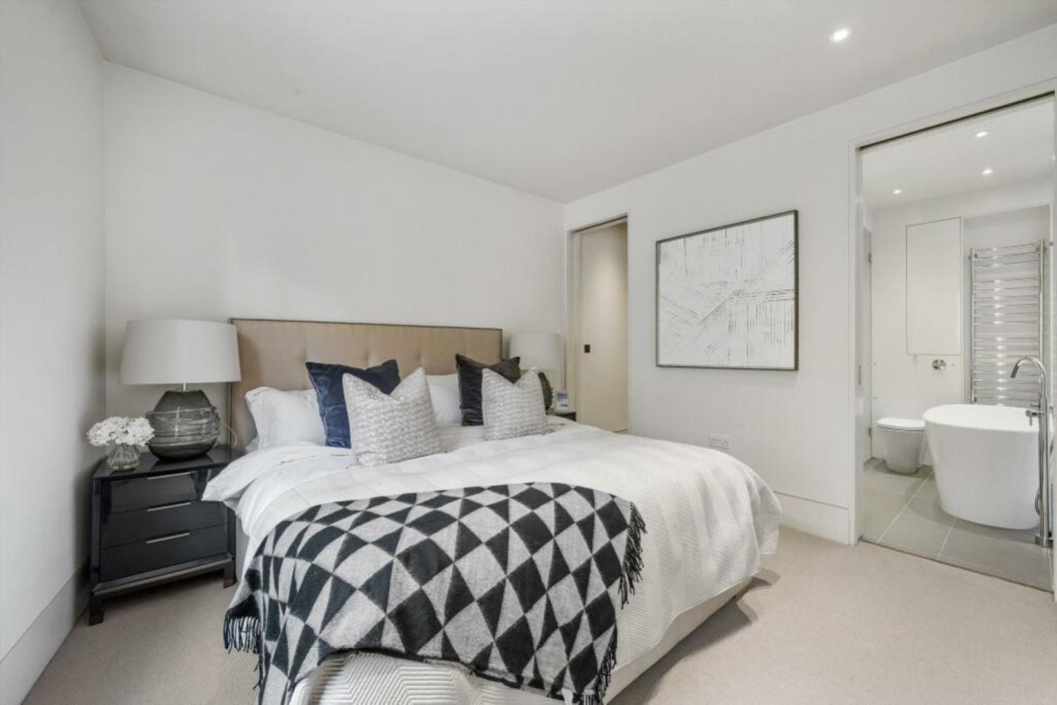 Luxury Large Park Lane Views 1250sqft