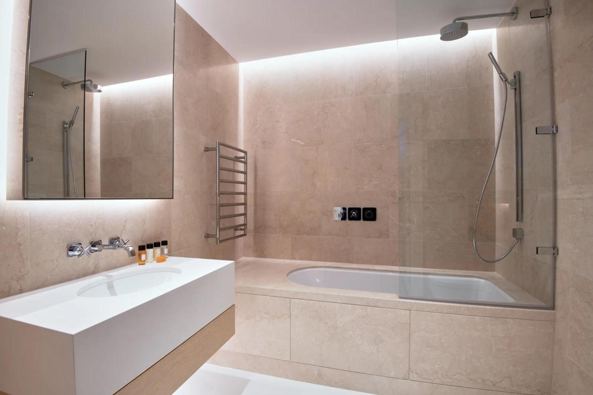 Luxury Large Park Lane Views 1250sqft