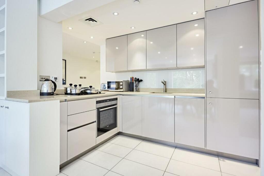 Luxury Large Park Lane Views 1250sqft