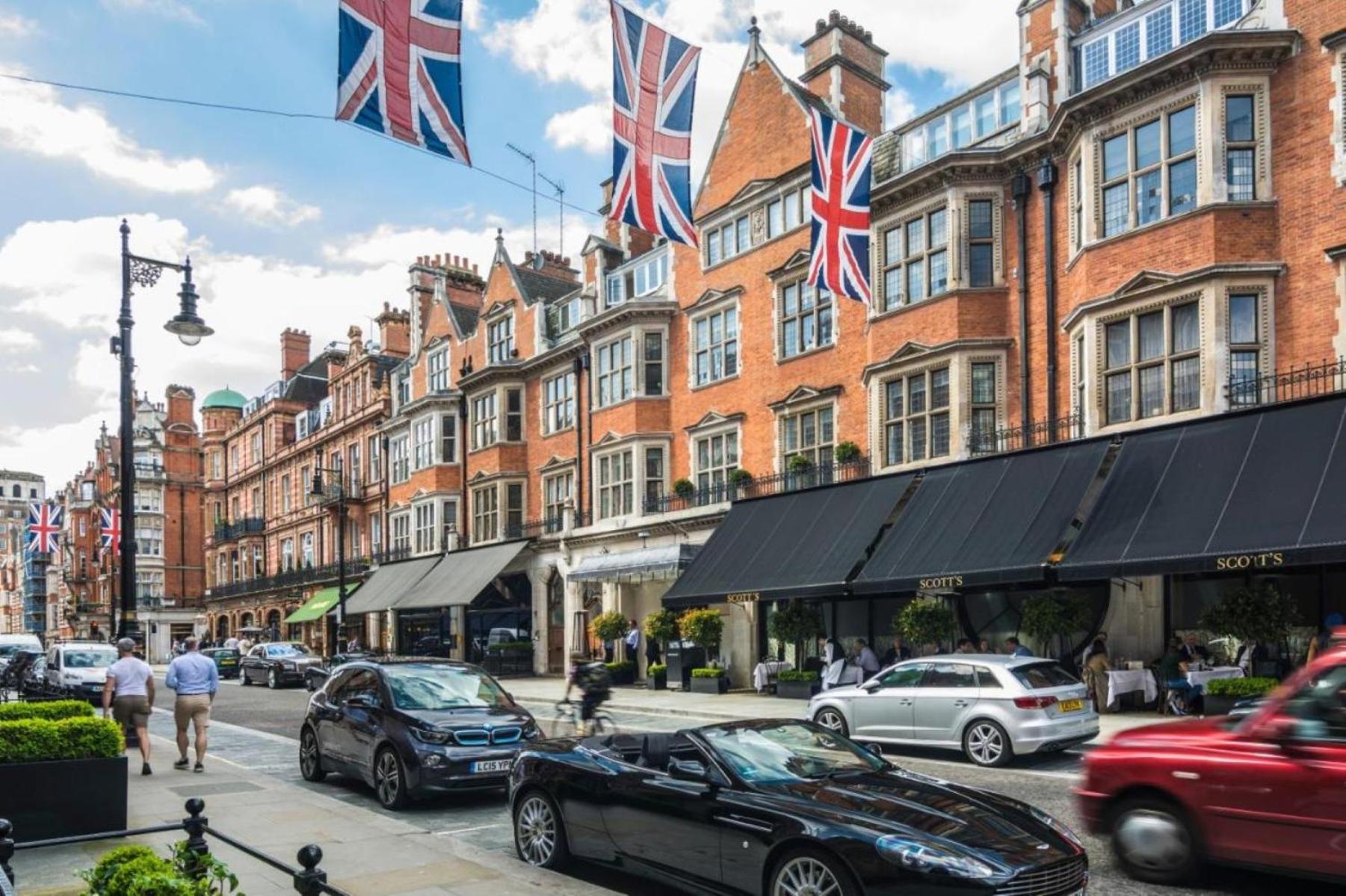 Luxury Large Park Lane Views 1250sqft