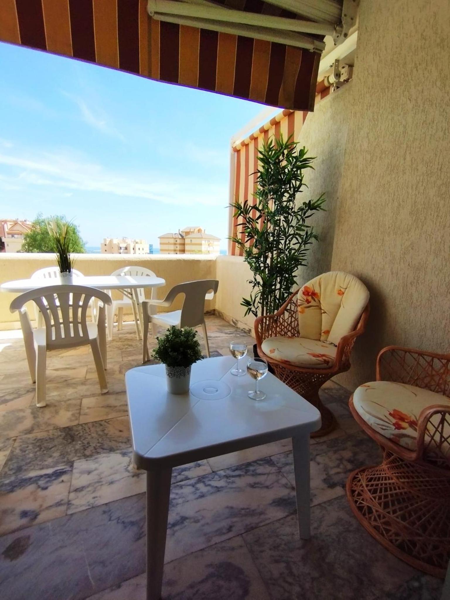 Estudio terraza vista mar parking gratuito piscinas