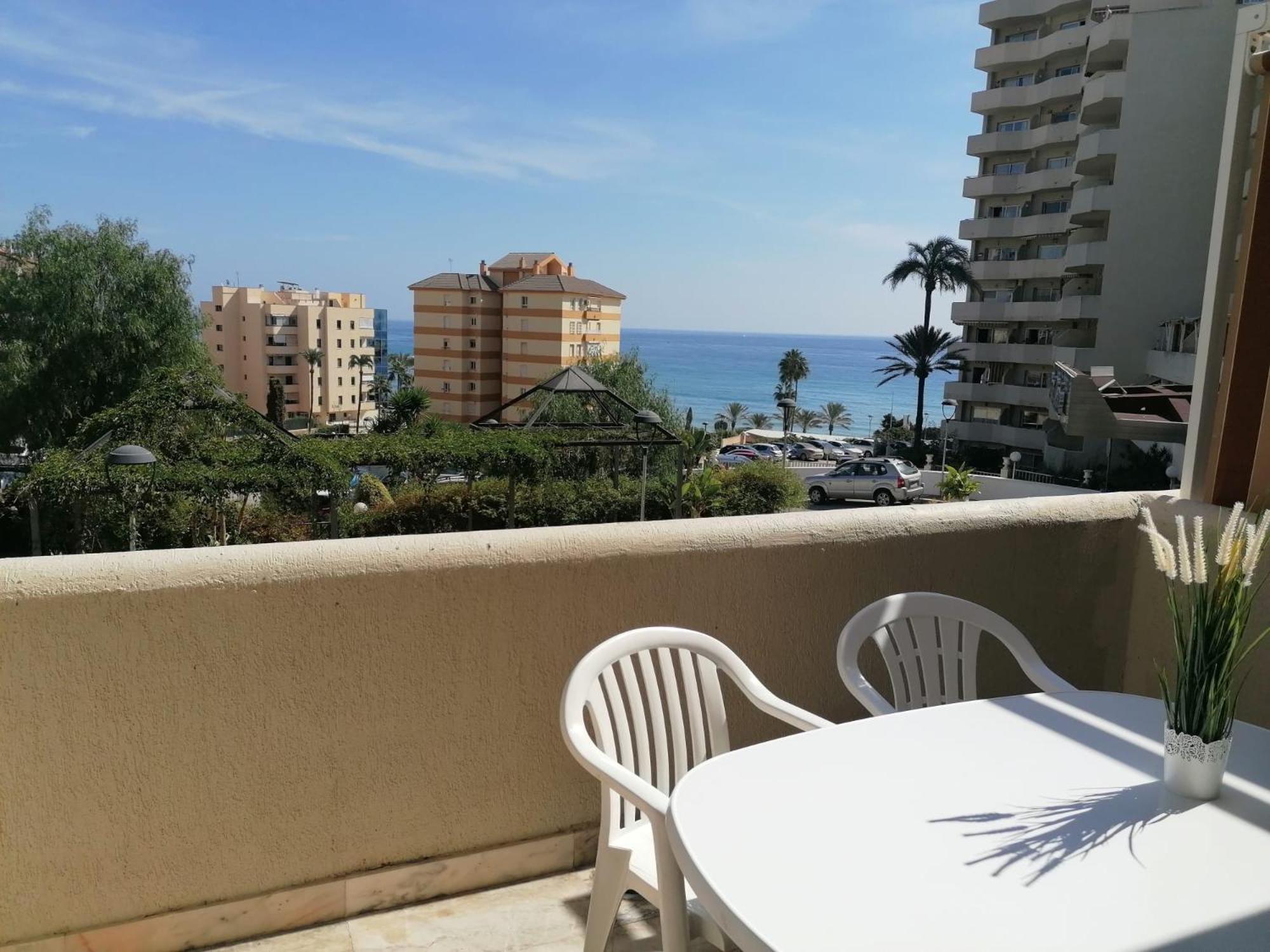 Estudio terraza vista mar parking gratuito piscinas