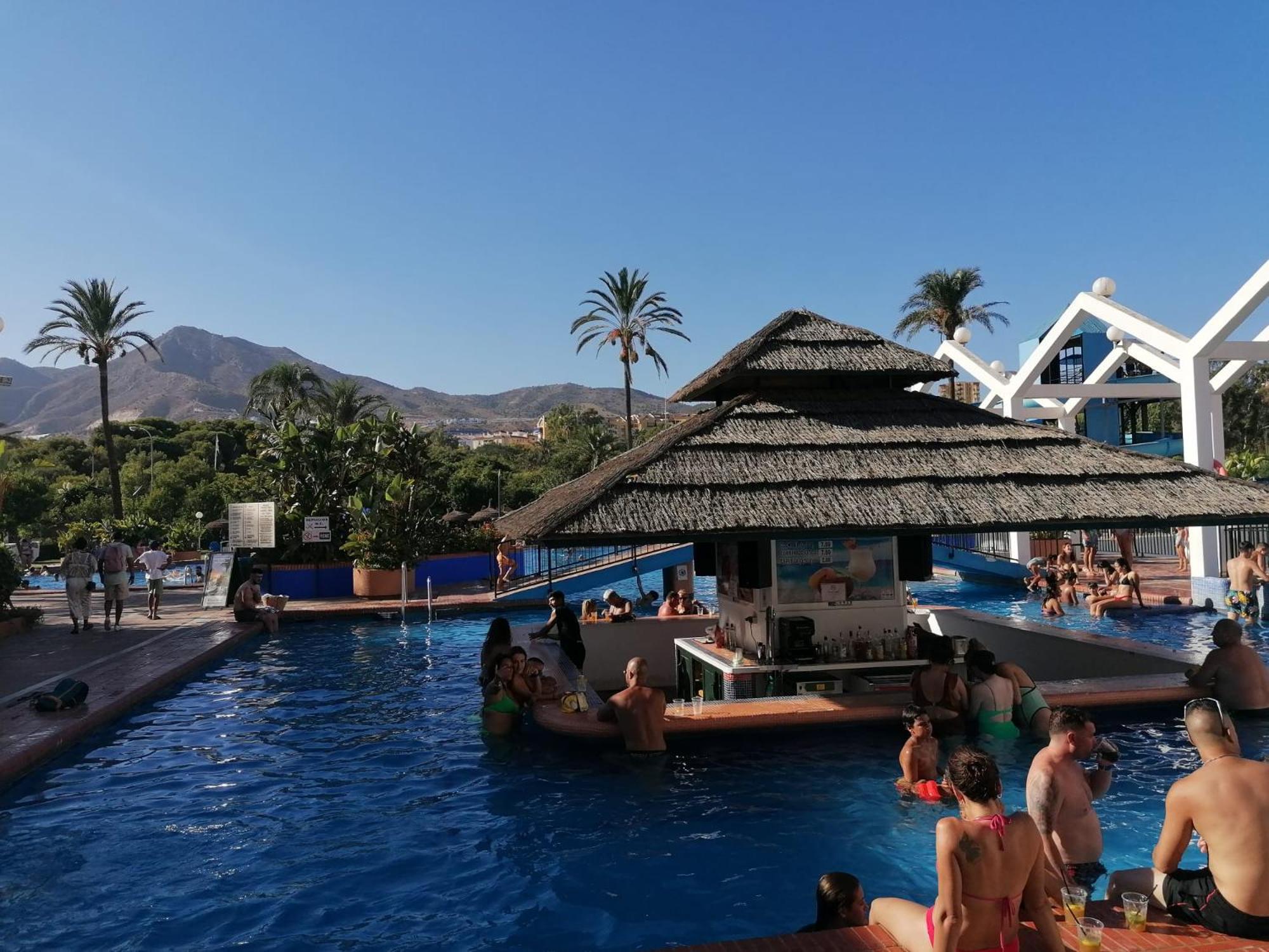 Estudio terraza vista mar parking gratuito piscinas