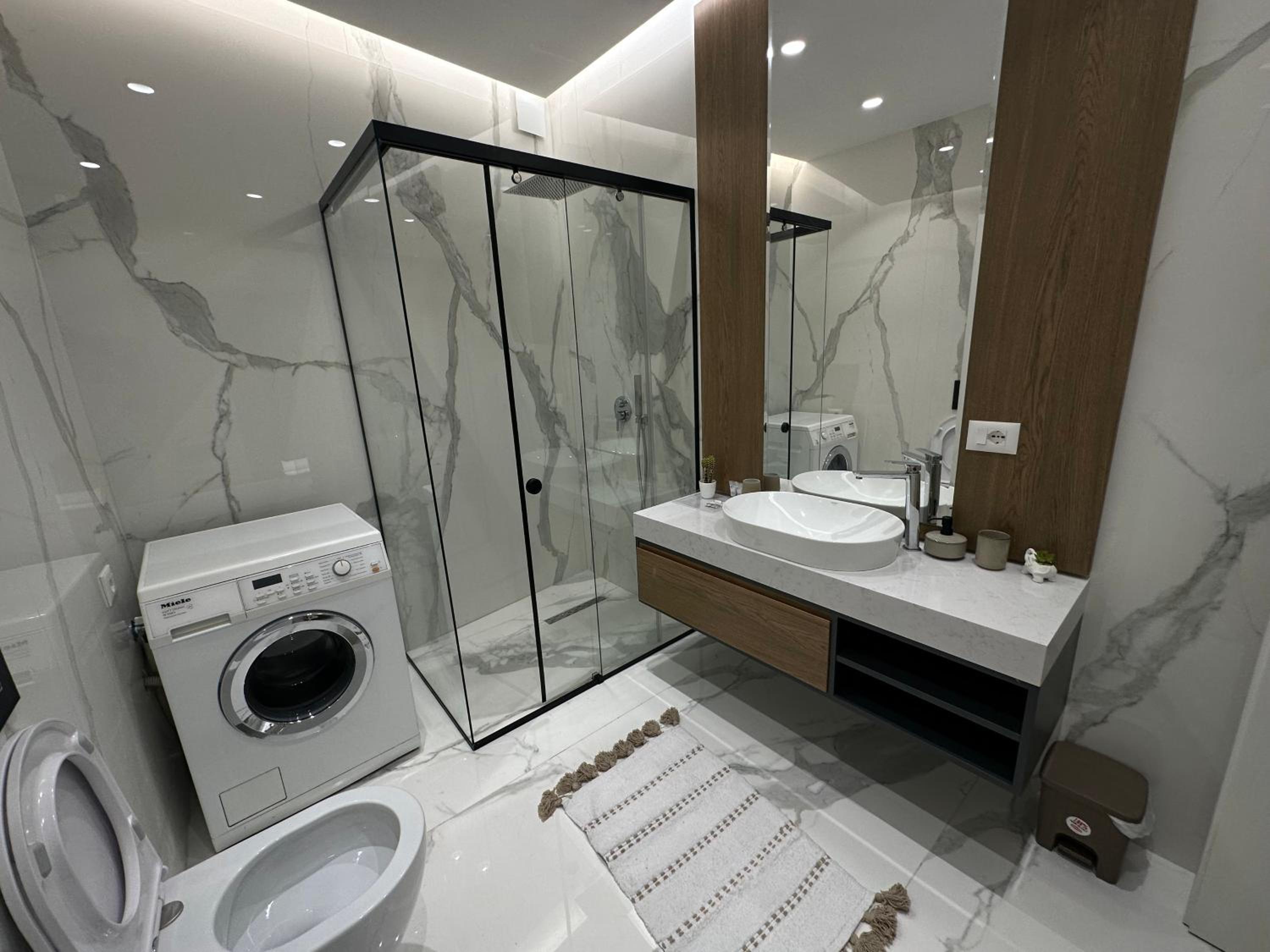 Golden Center Apartment