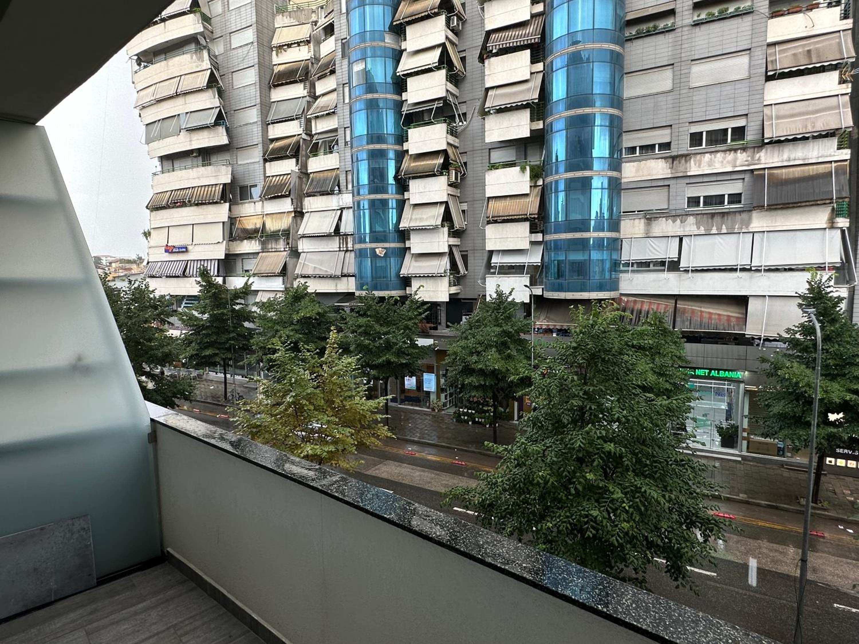 Golden Center Apartment
