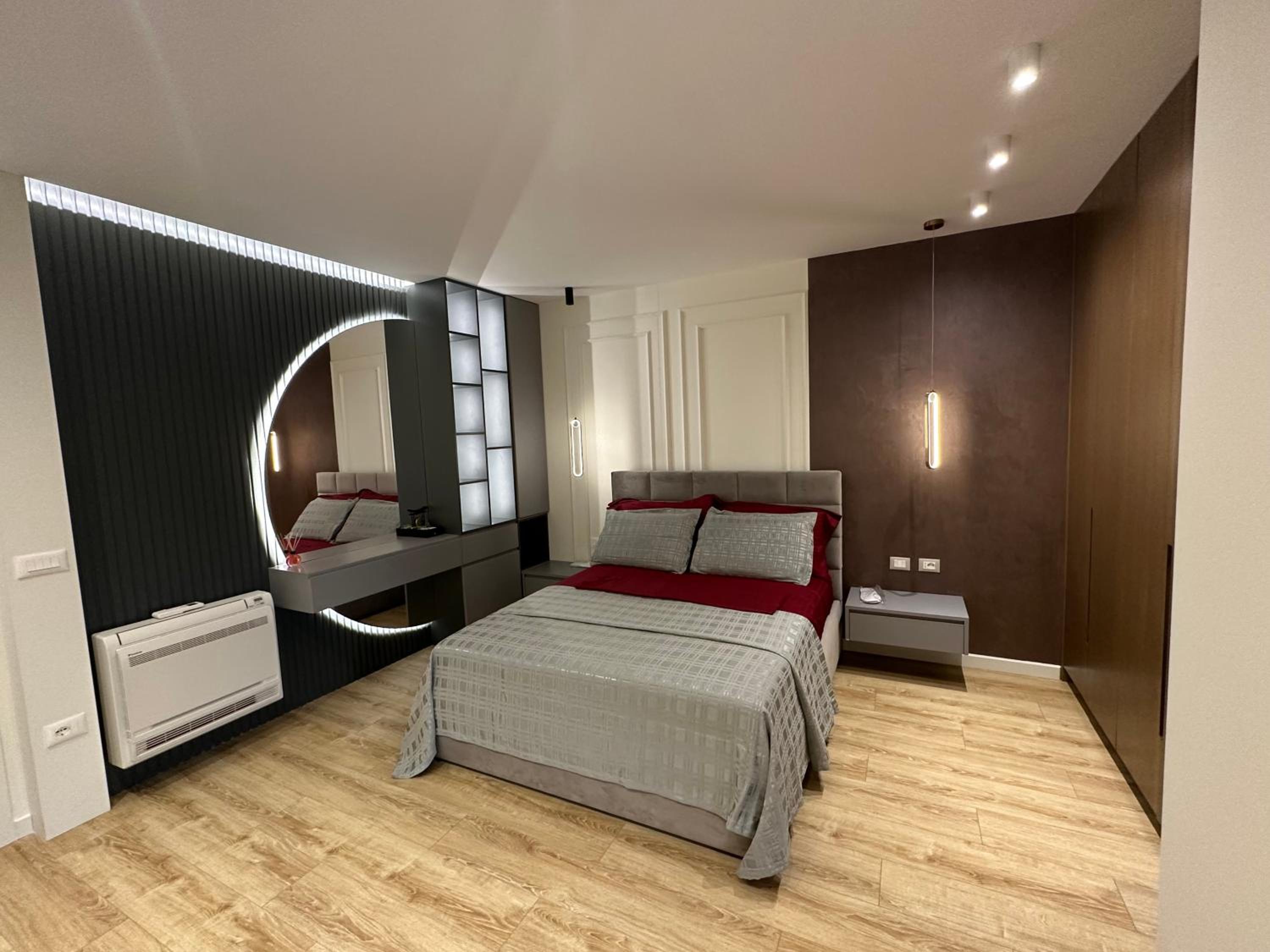 Golden Center Apartment