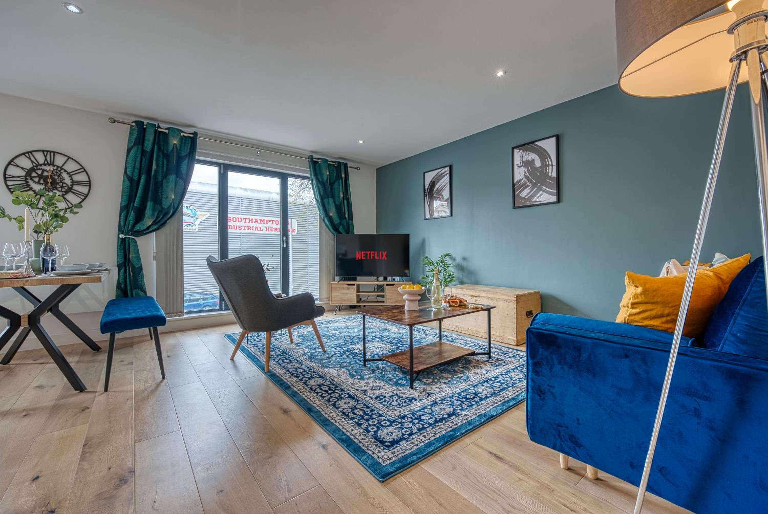 2-Bedroom Cosy, Spacious, & Modern City Apartment, Prime Location! Sleeps 6, Southampton Ocean Village - by Blue Puffin Stays view 3