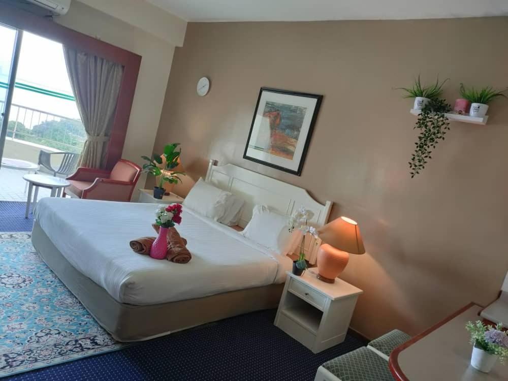 Seaview Deluxe Rainbow Paradise Tg Bungah 8pax photo 5
