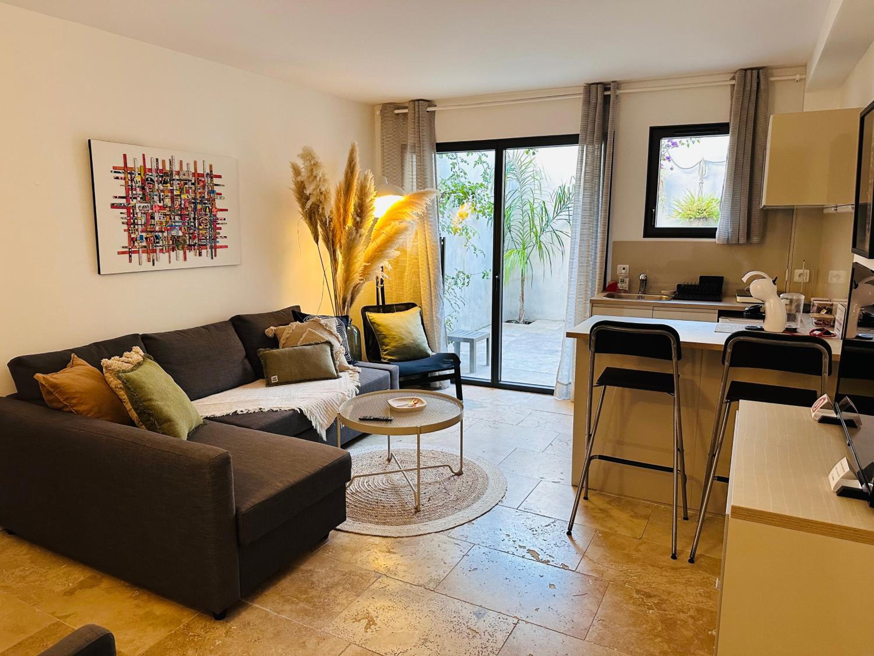 Appartements 3 étoiles terrasse ou patio intra-muros view 3