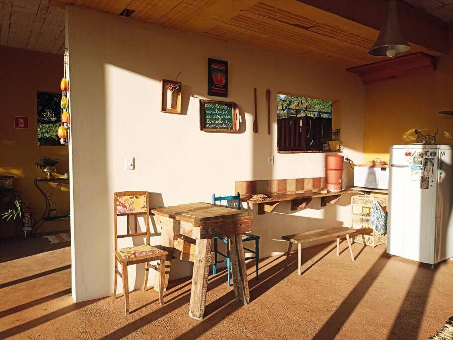 Casa rústica cercada de natureza em Atibaia