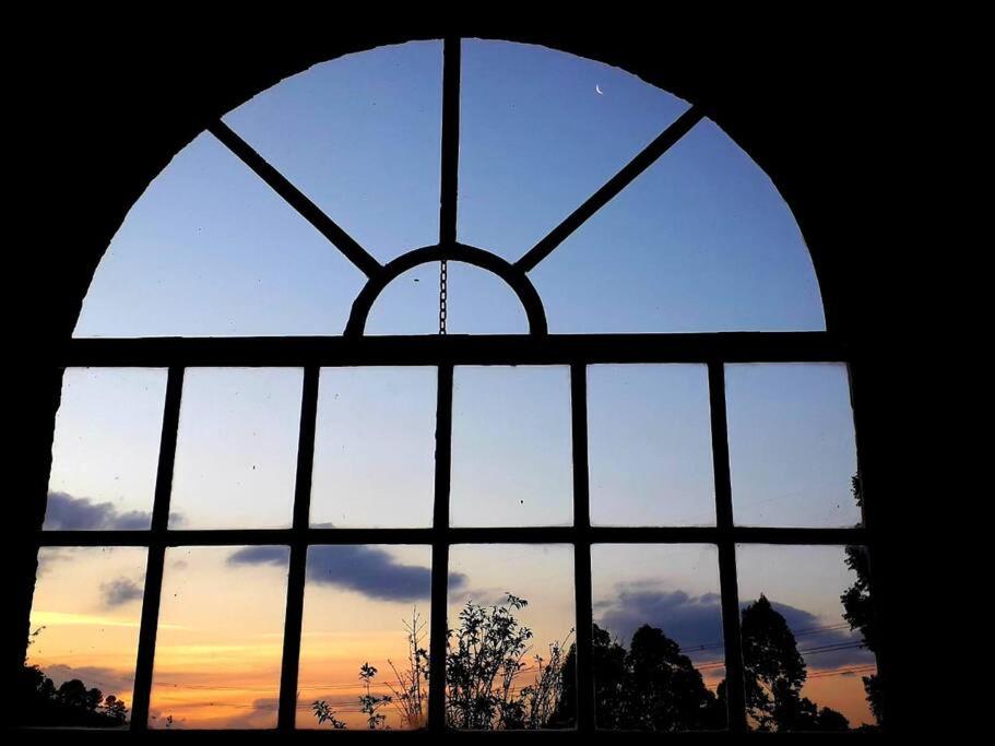 Casa rústica cercada de natureza em Atibaia