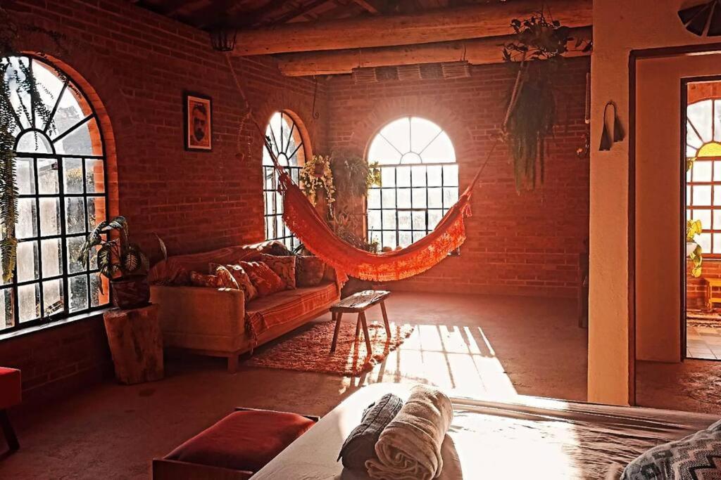 Casa rústica cercada de natureza em Atibaia