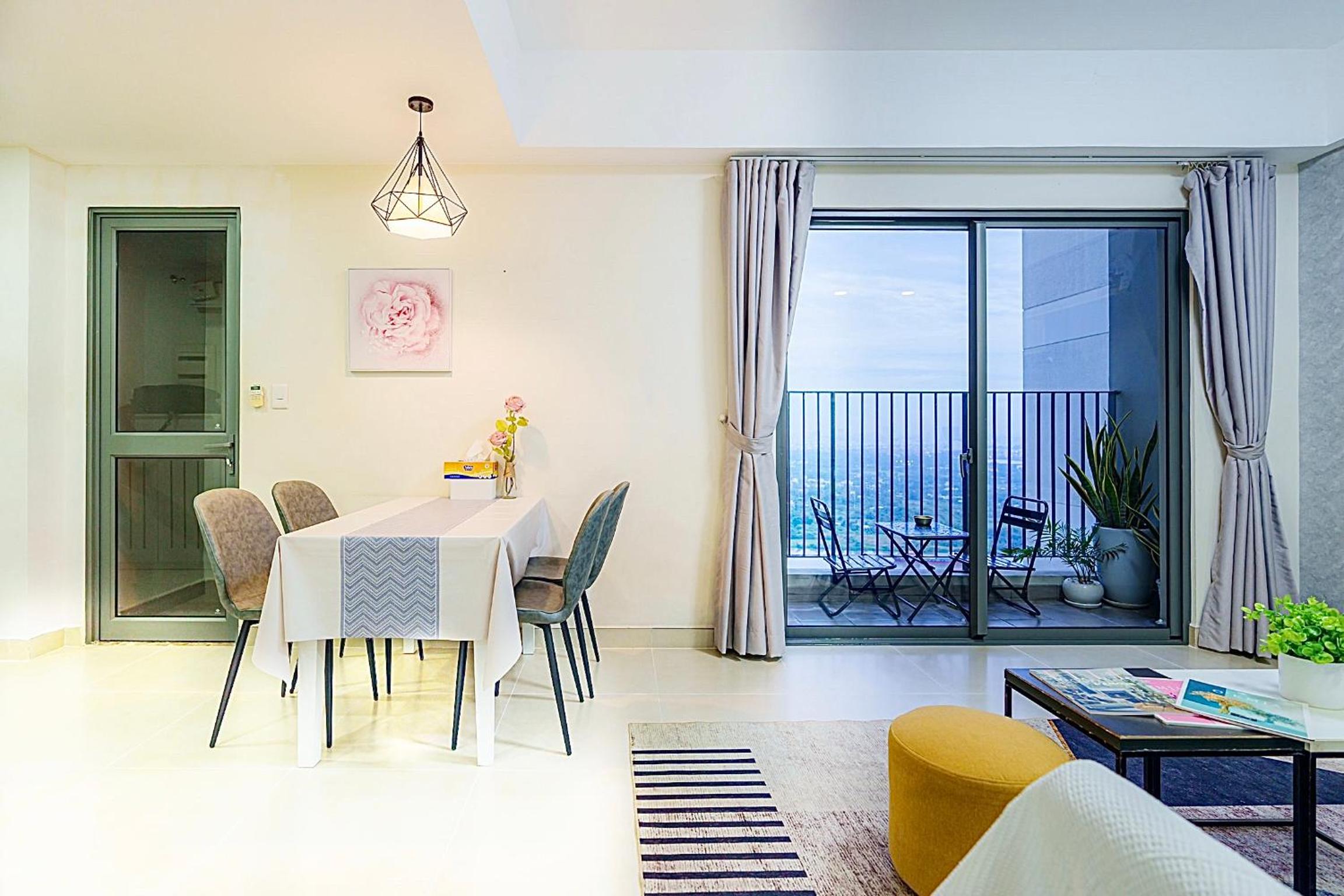 ambiHOME 2BR 2WC in Masteri Thao Dien District 2