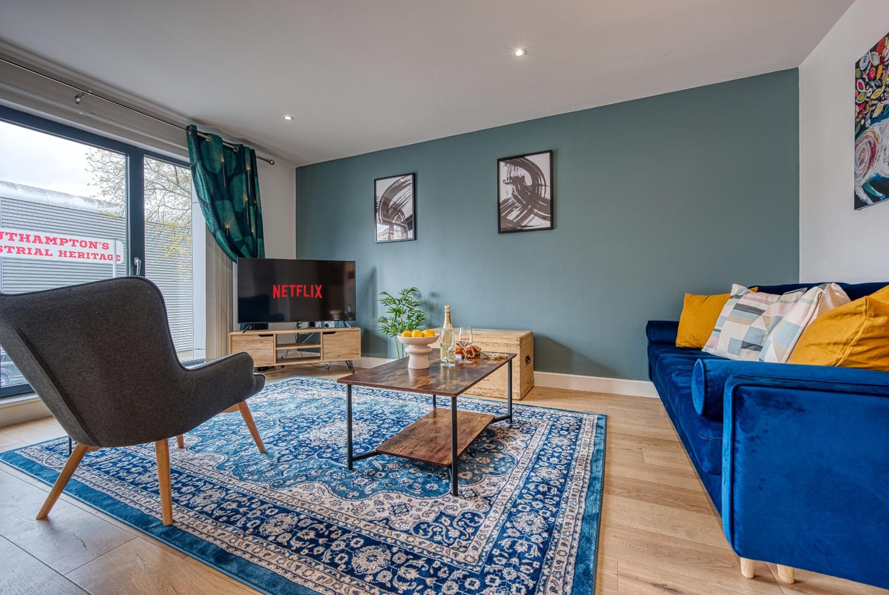 2-Bedroom Cosy, Spacious, & Modern City Apartment, Prime Location! Sleeps 6, Southampton Ocean Village - by Blue Puffin Stays view 5