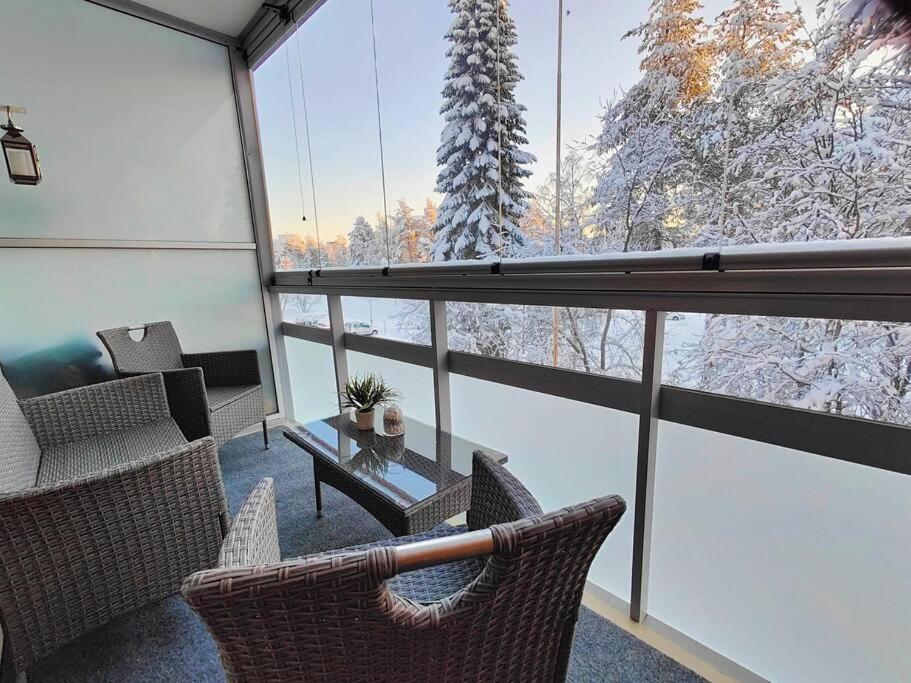 Spacious apartment with balcony and free WiFi