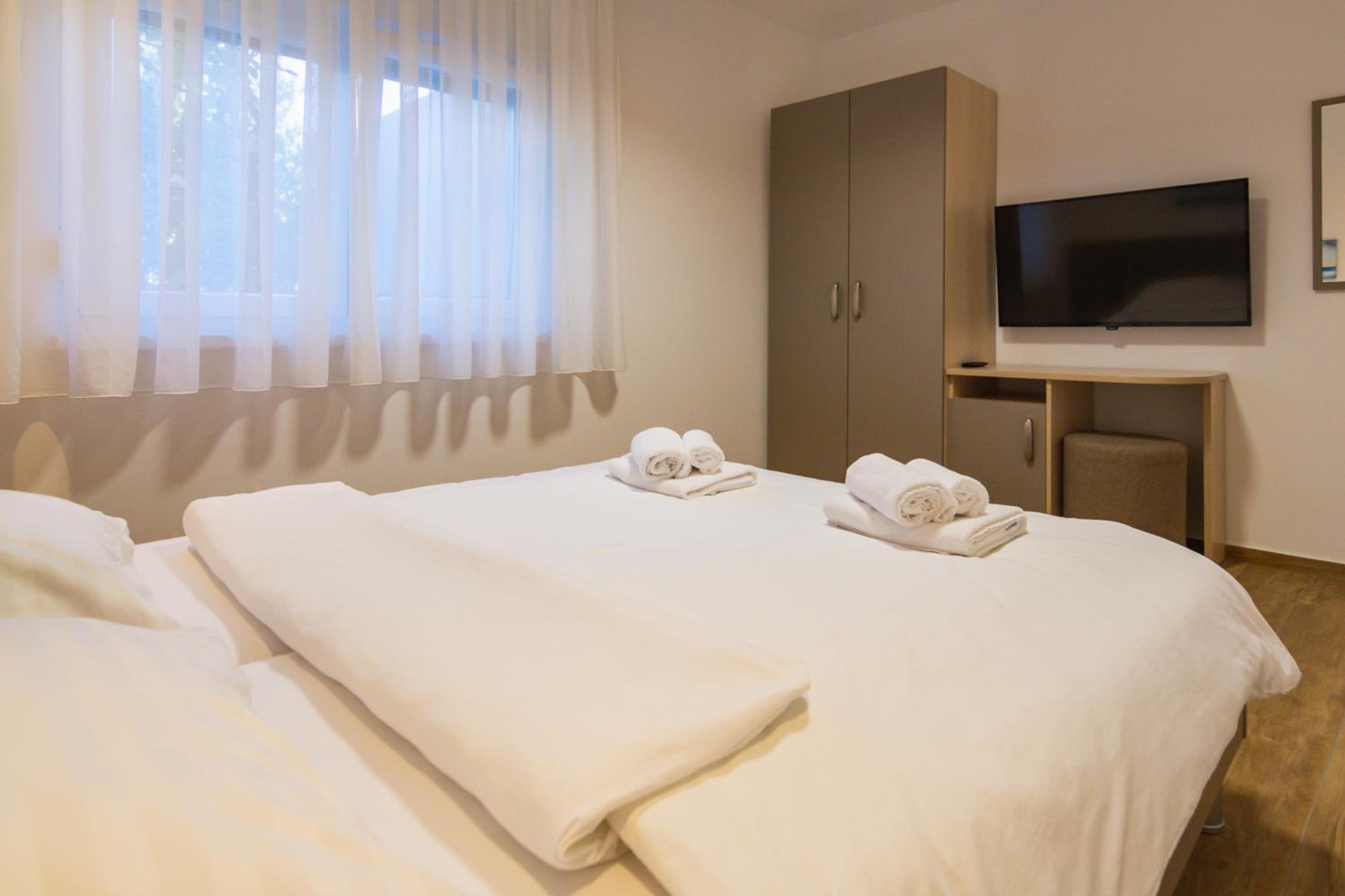CITY LIFE Modern Apartments with Terraces near Arena - Free Parking - Walk to City Center view 5