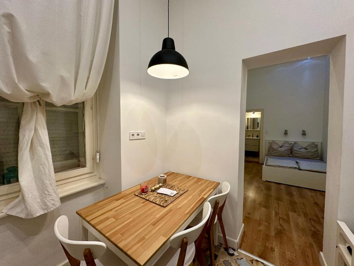 Cozy studio flat in the heart of Budapest view 3