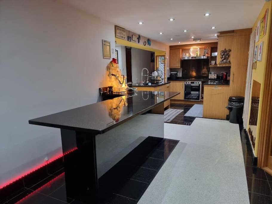 Entire Spacious 4 Bedroom Zen House with Garden View view 5