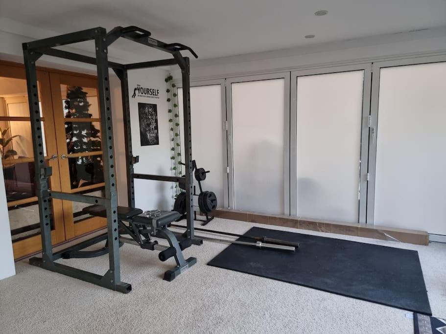 Entire Spacious 4 Bedroom Zen House with Garden View view 4