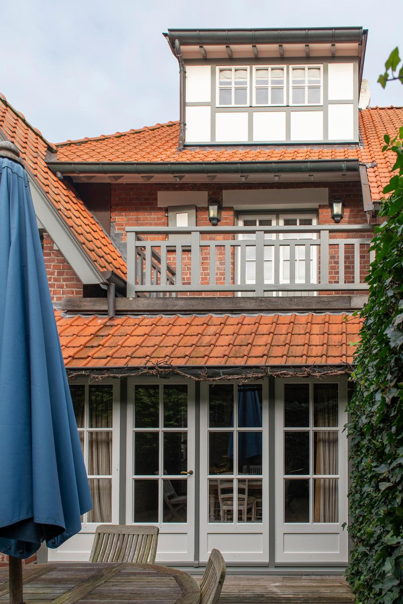 Sunbeam family house at seaside