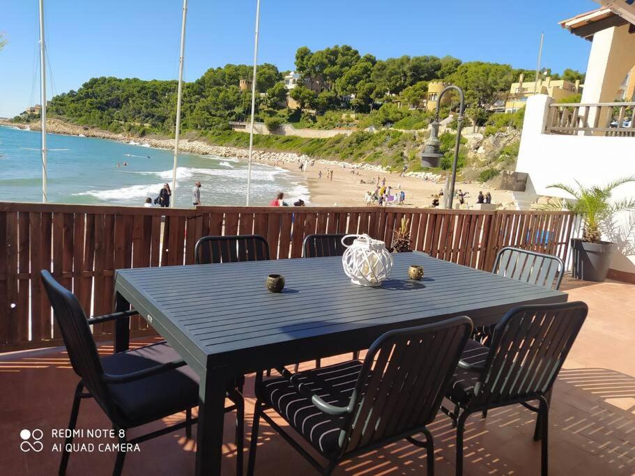 Apart frente al Mar Mediterraneo