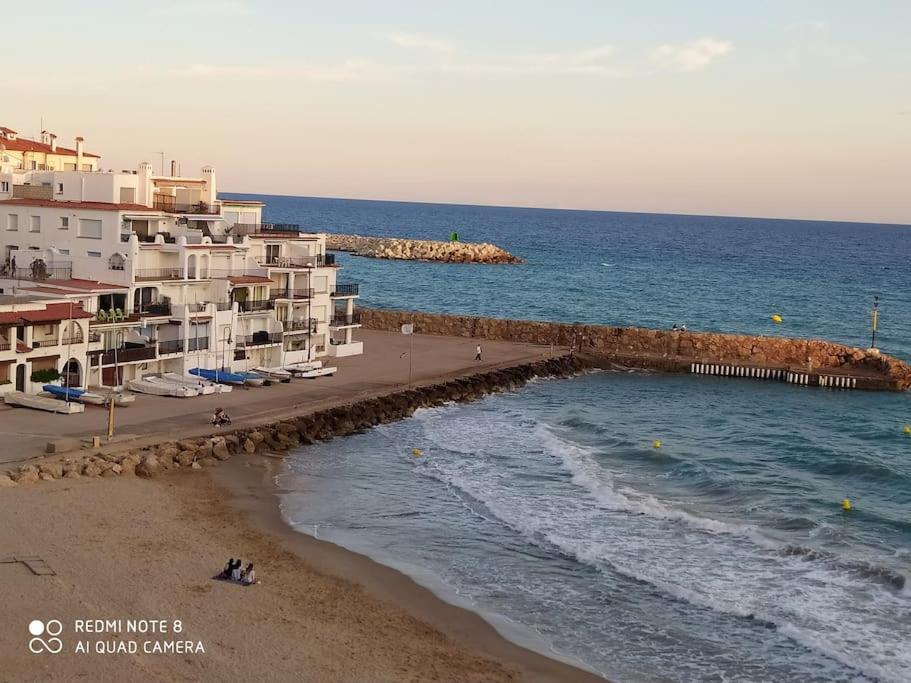 Apart frente al Mar Mediterraneo